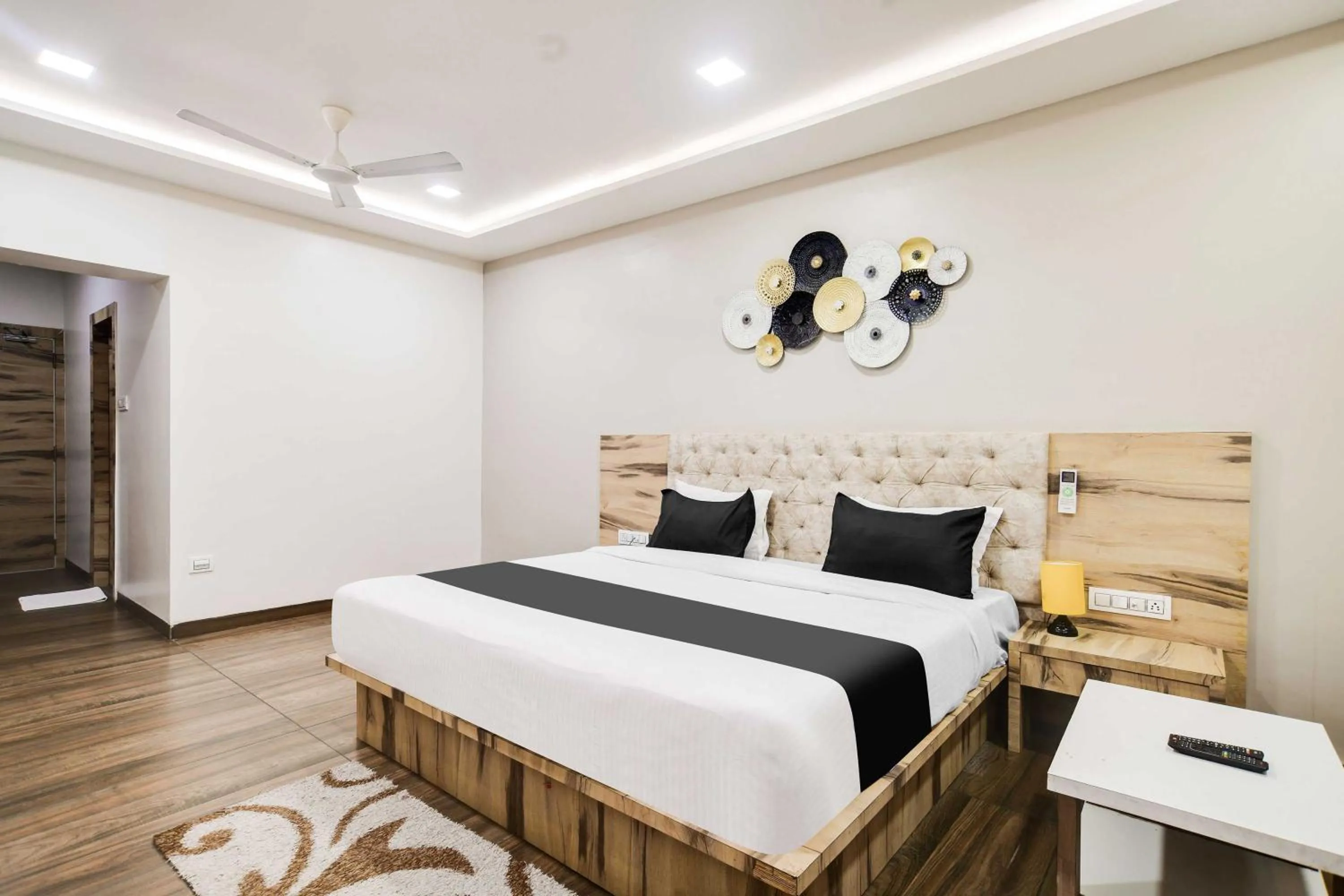 Bedroom, Bed in Townhouse Holkar Central Stadium Indore