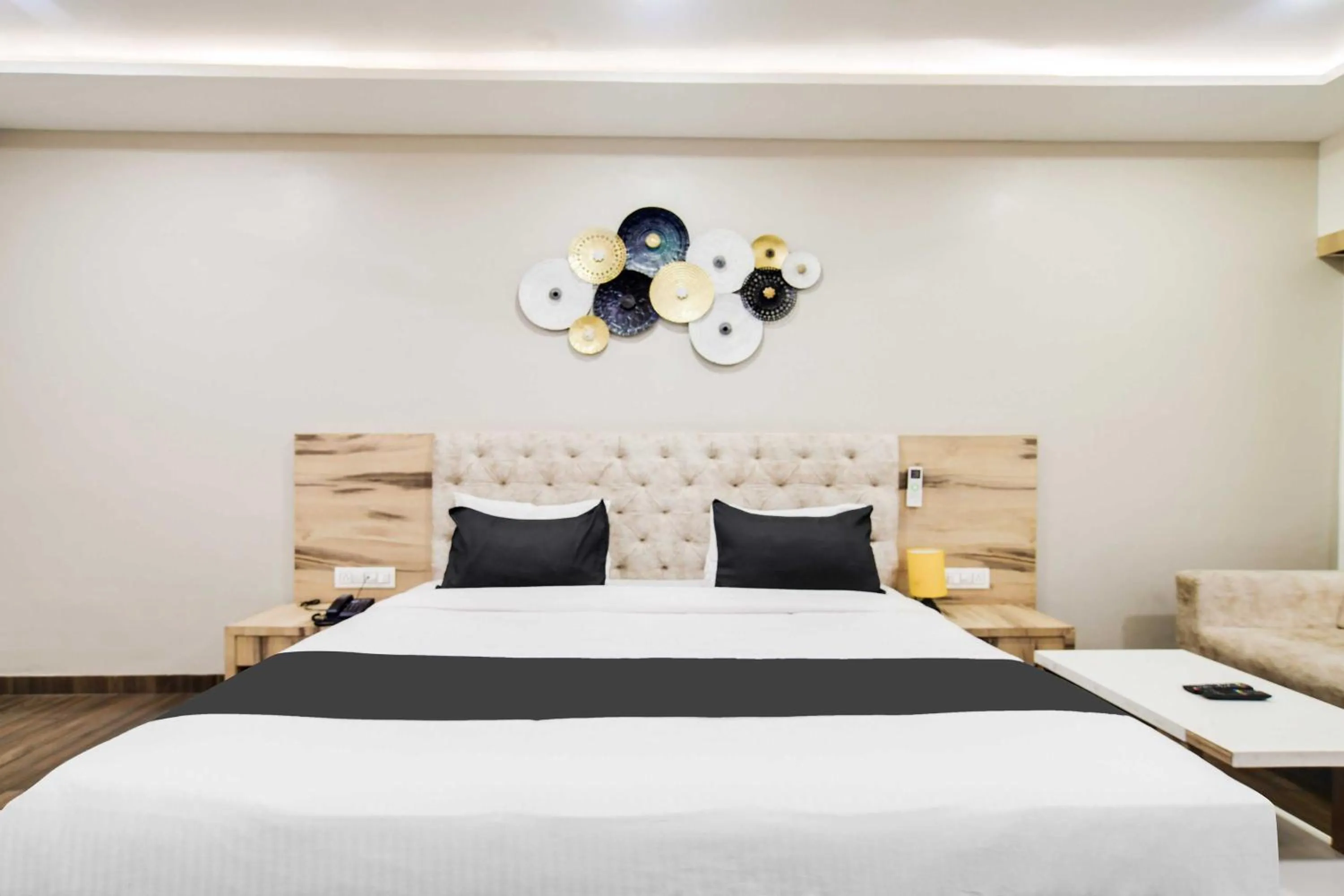Bedroom, Bed in Townhouse Holkar Central Stadium Indore