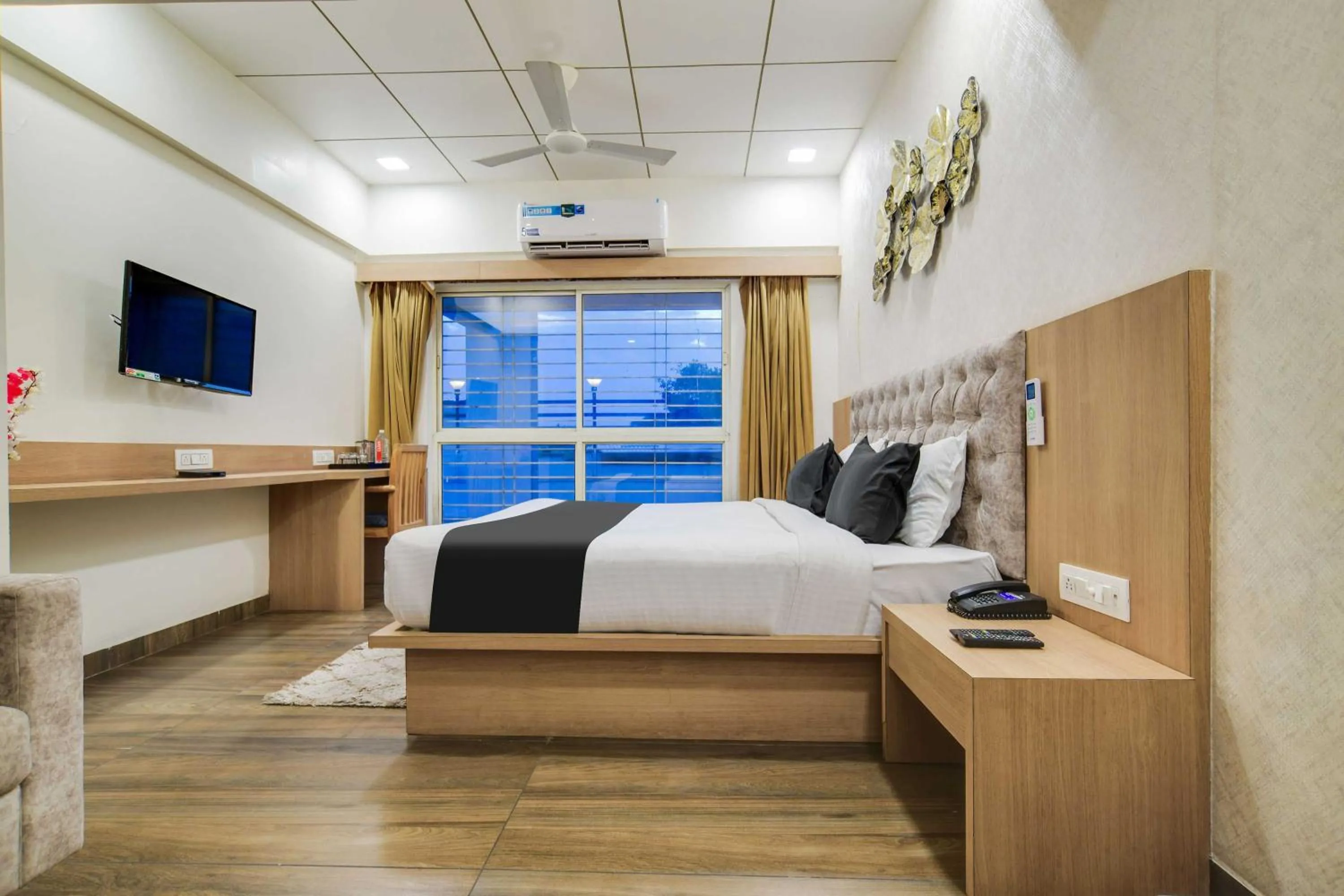 Bedroom, Bed in Townhouse Holkar Central Stadium Indore
