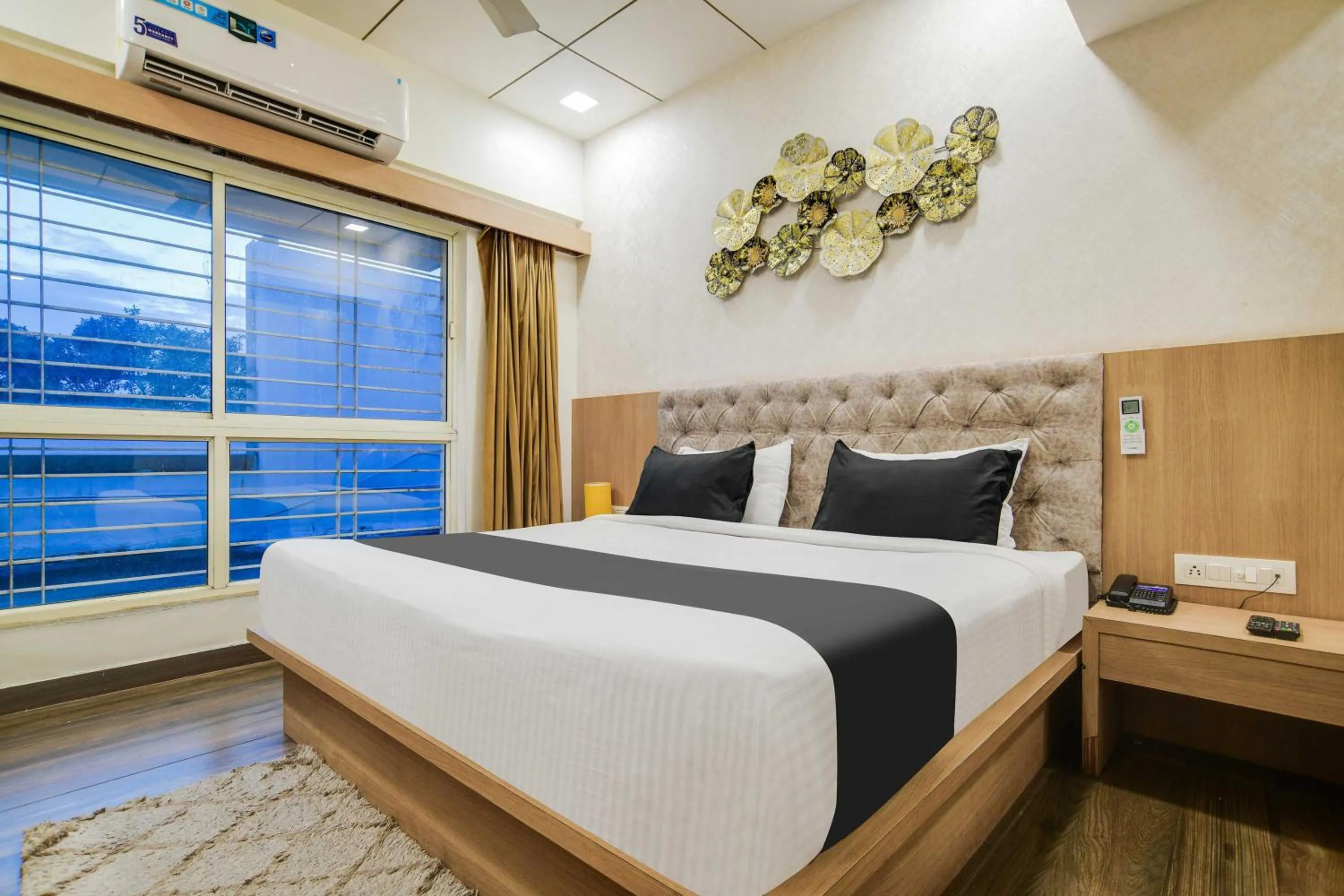 Bedroom, Bed in Townhouse Holkar Central Stadium Indore