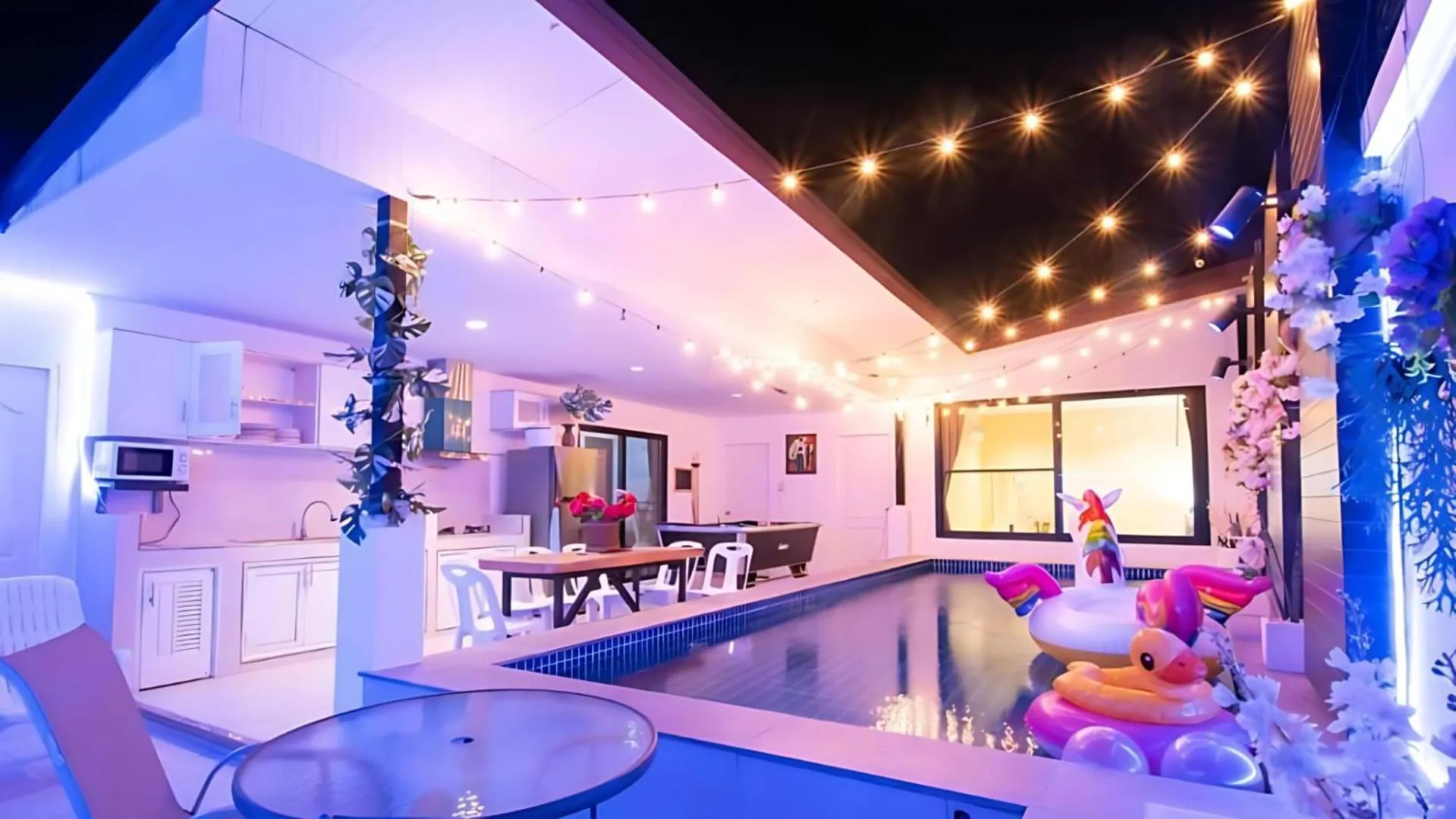 Kitchen or kitchenette in Hunter Hide Pool Villa