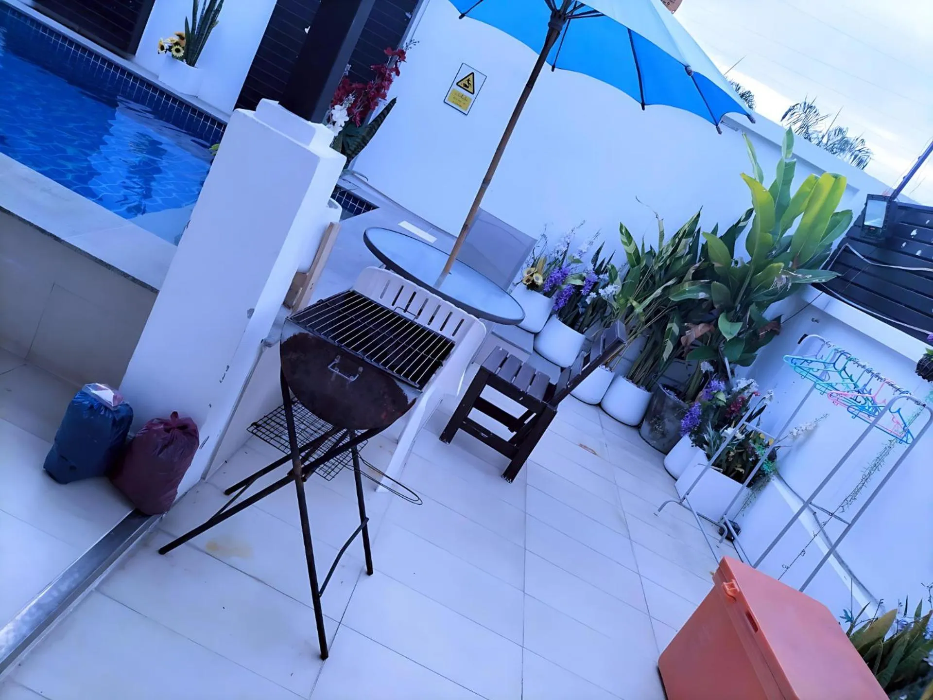 BBQ facilities in Hunter Hide Pool Villa