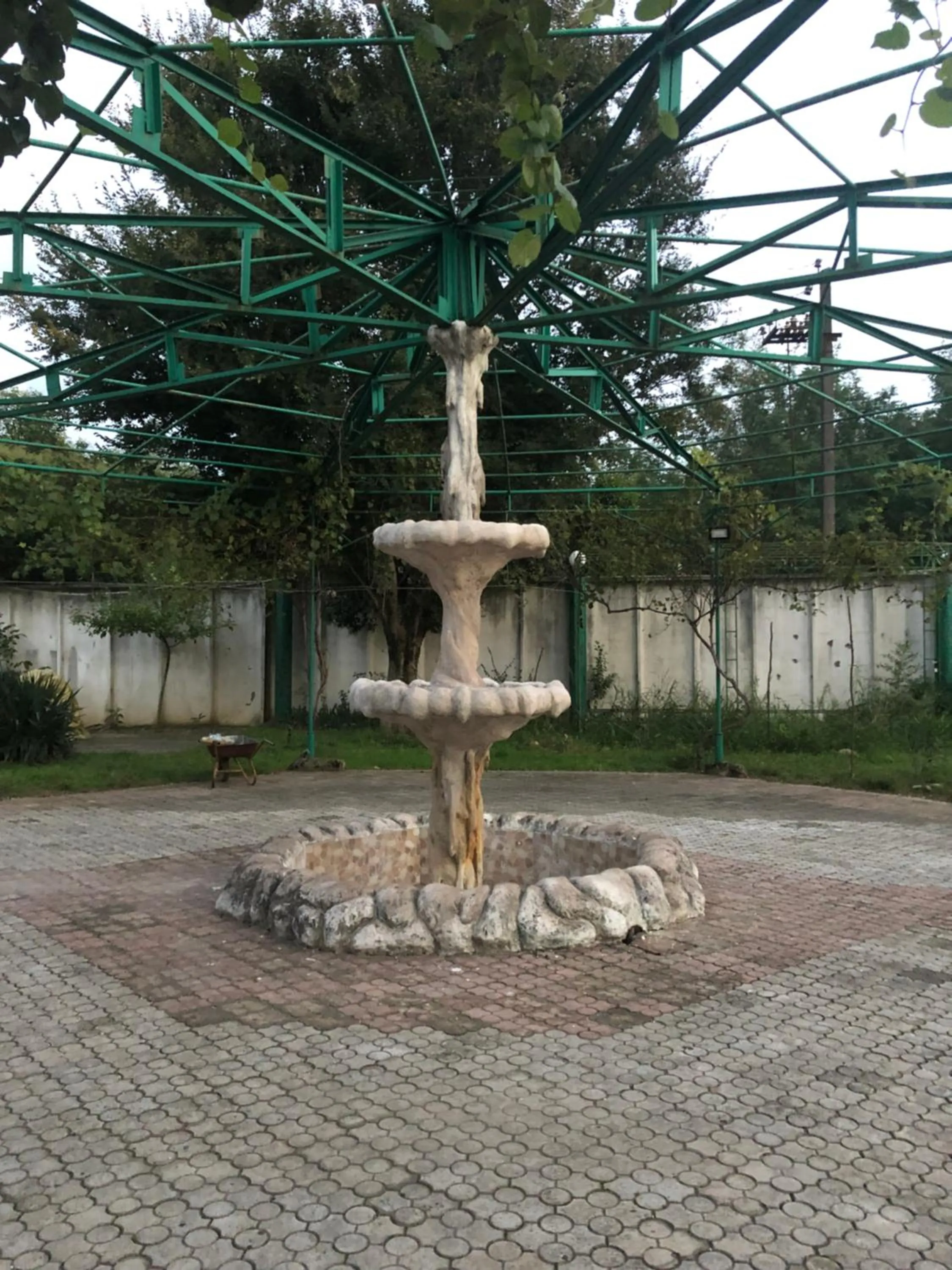 Garden in Europa Hotel-Kutaisi