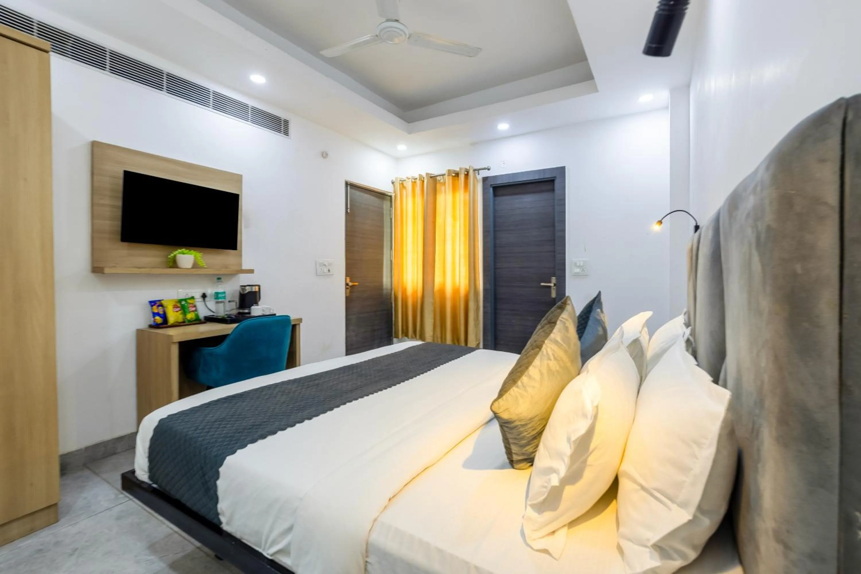 Bed in Hotel Admire Inn Sec - 104 By ASPL