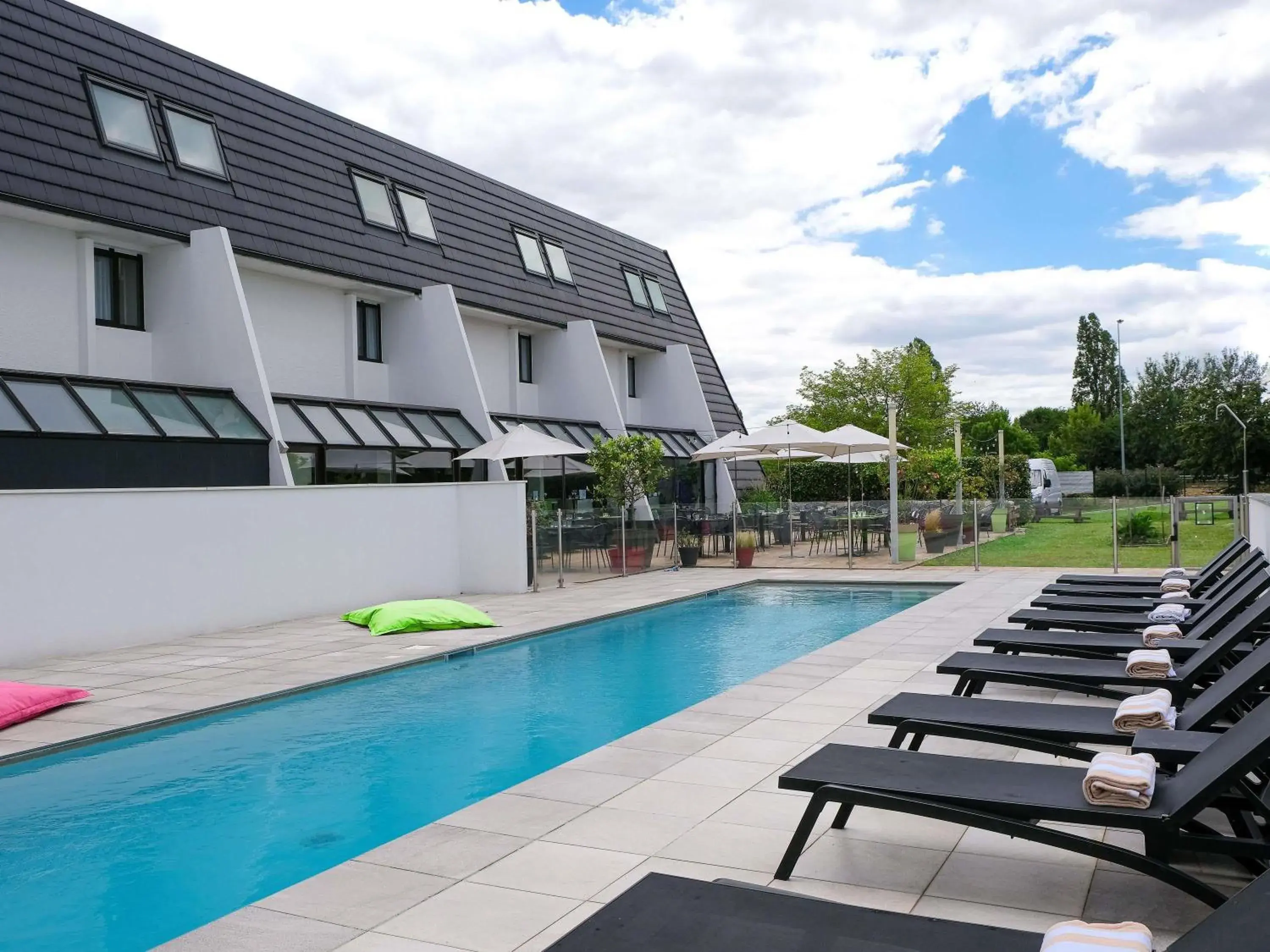 Pool view in Ibis Styles Toulouse Labège Pool view in Ibis Styles Toulouse Labège