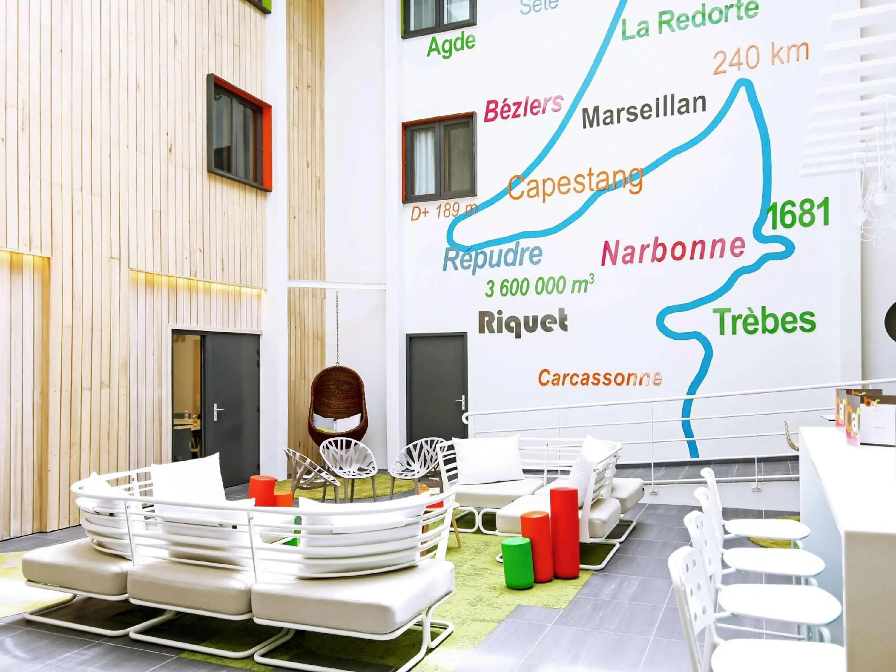 Lounge or bar in Ibis Styles Toulouse Labège Lounge or bar in Ibis Styles Toulouse Labège