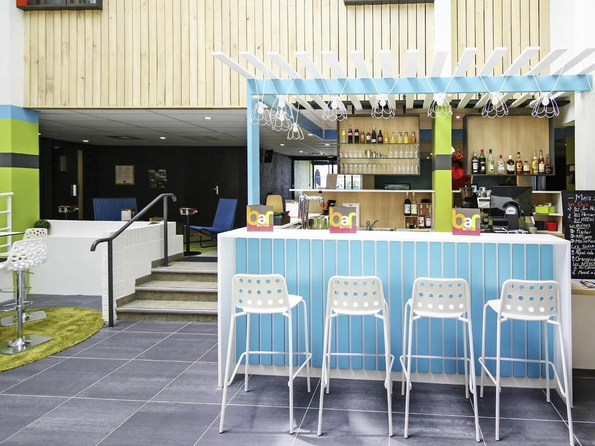 Lounge or bar in Ibis Styles Toulouse Labège