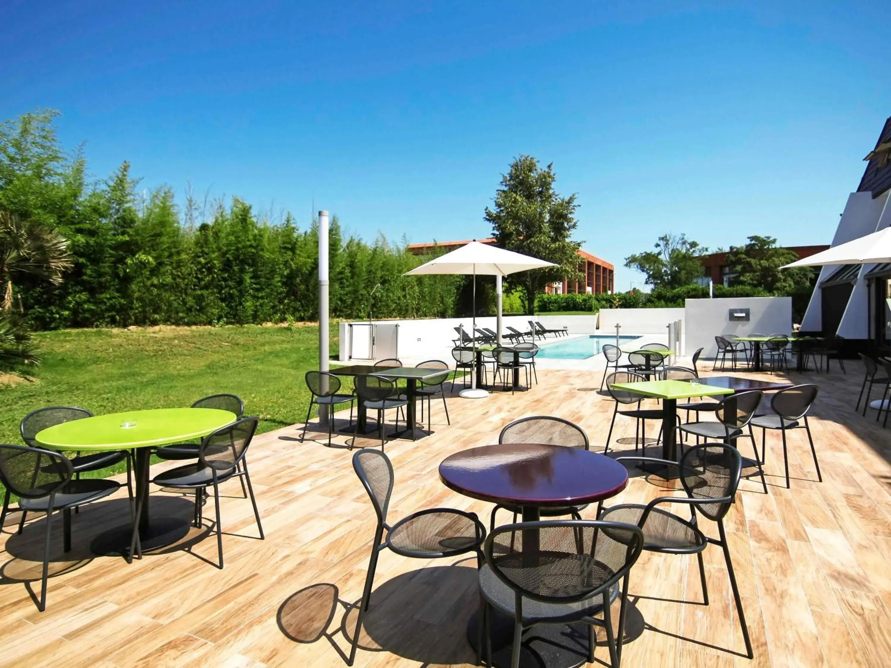 Pool view in Ibis Styles Toulouse Labège Pool view in Ibis Styles Toulouse Labège