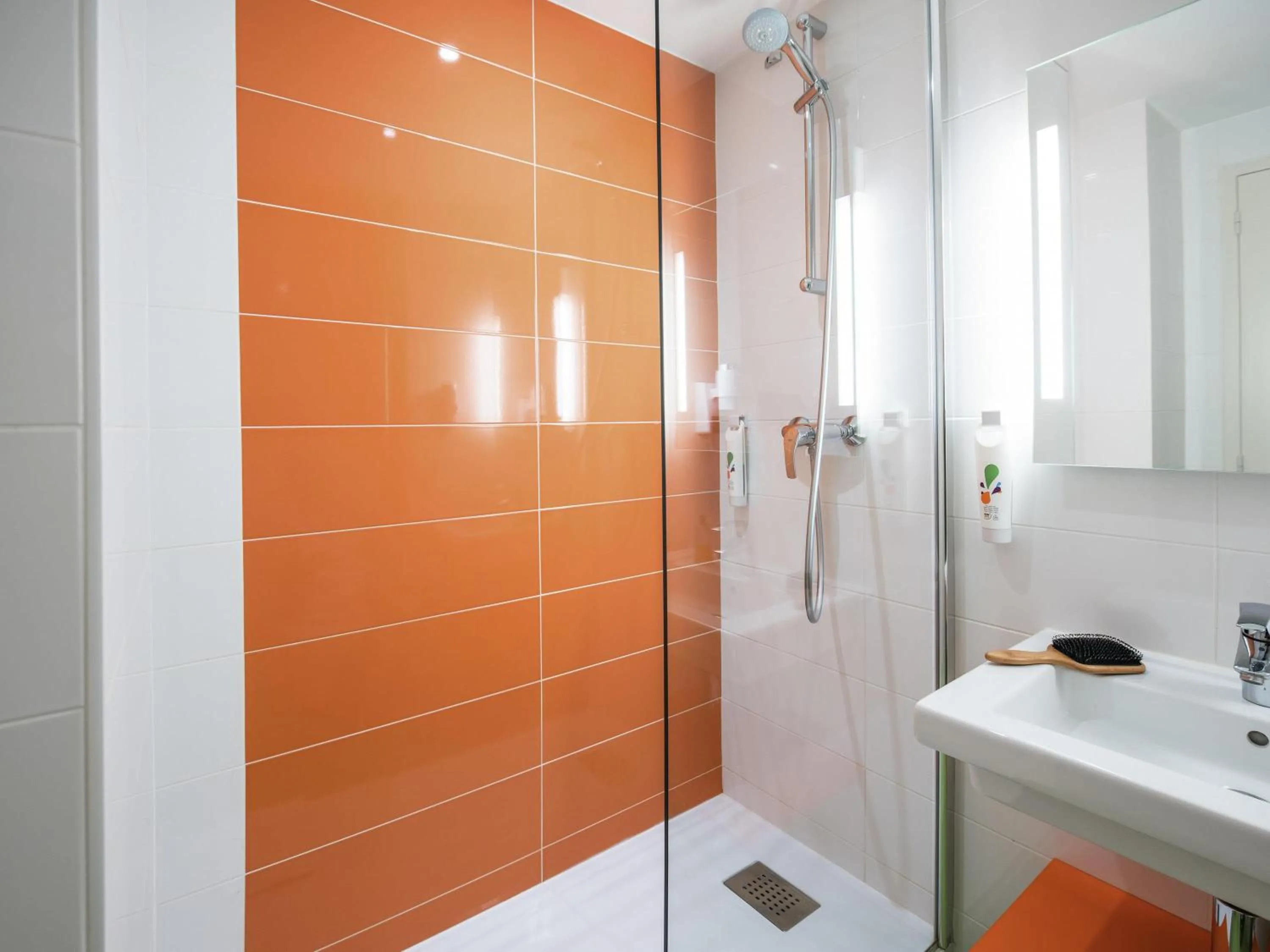 Bedroom in Ibis Styles Toulouse Labège