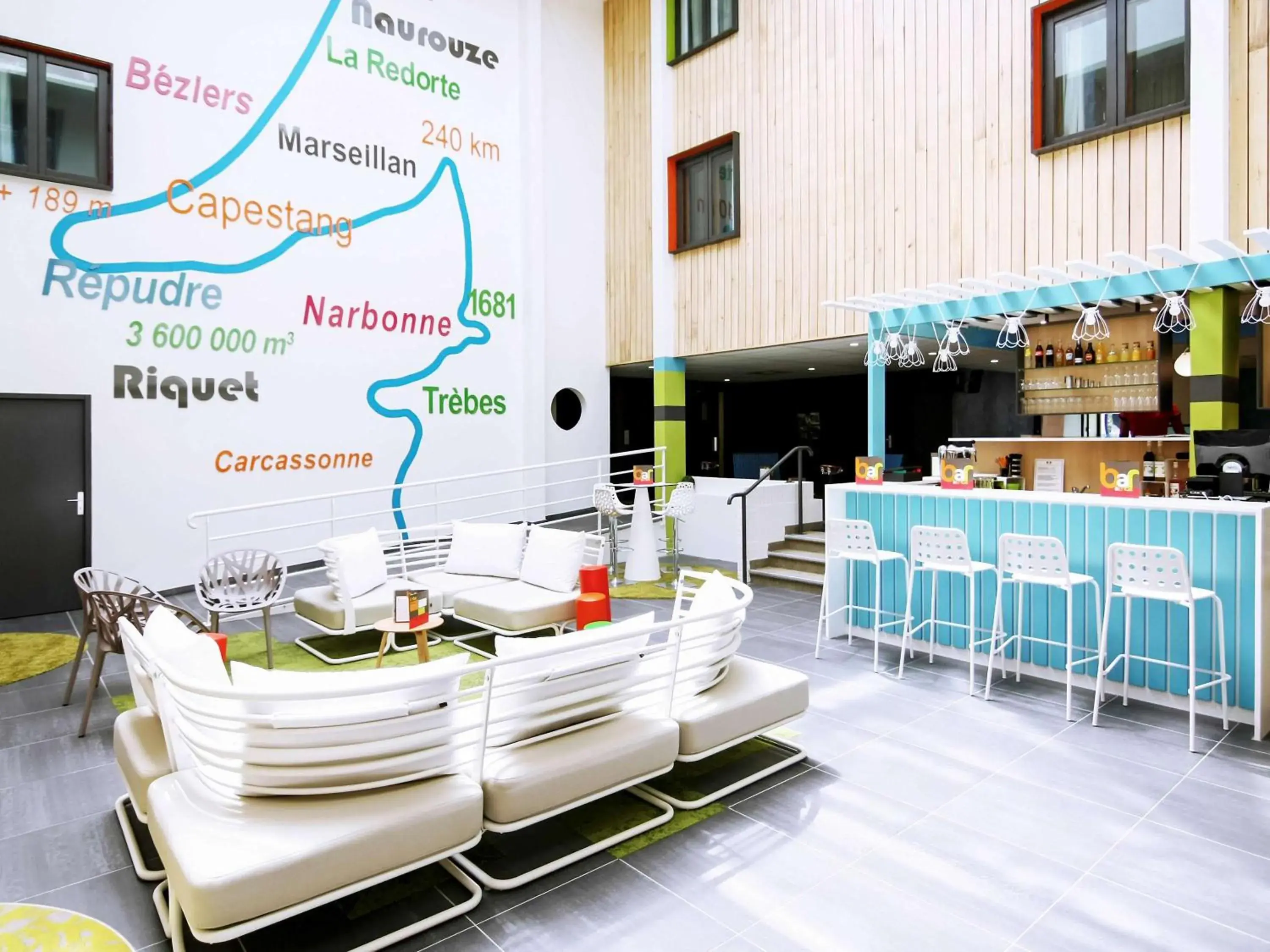 Lounge or bar in Ibis Styles Toulouse Labège Lounge or bar in Ibis Styles Toulouse Labège