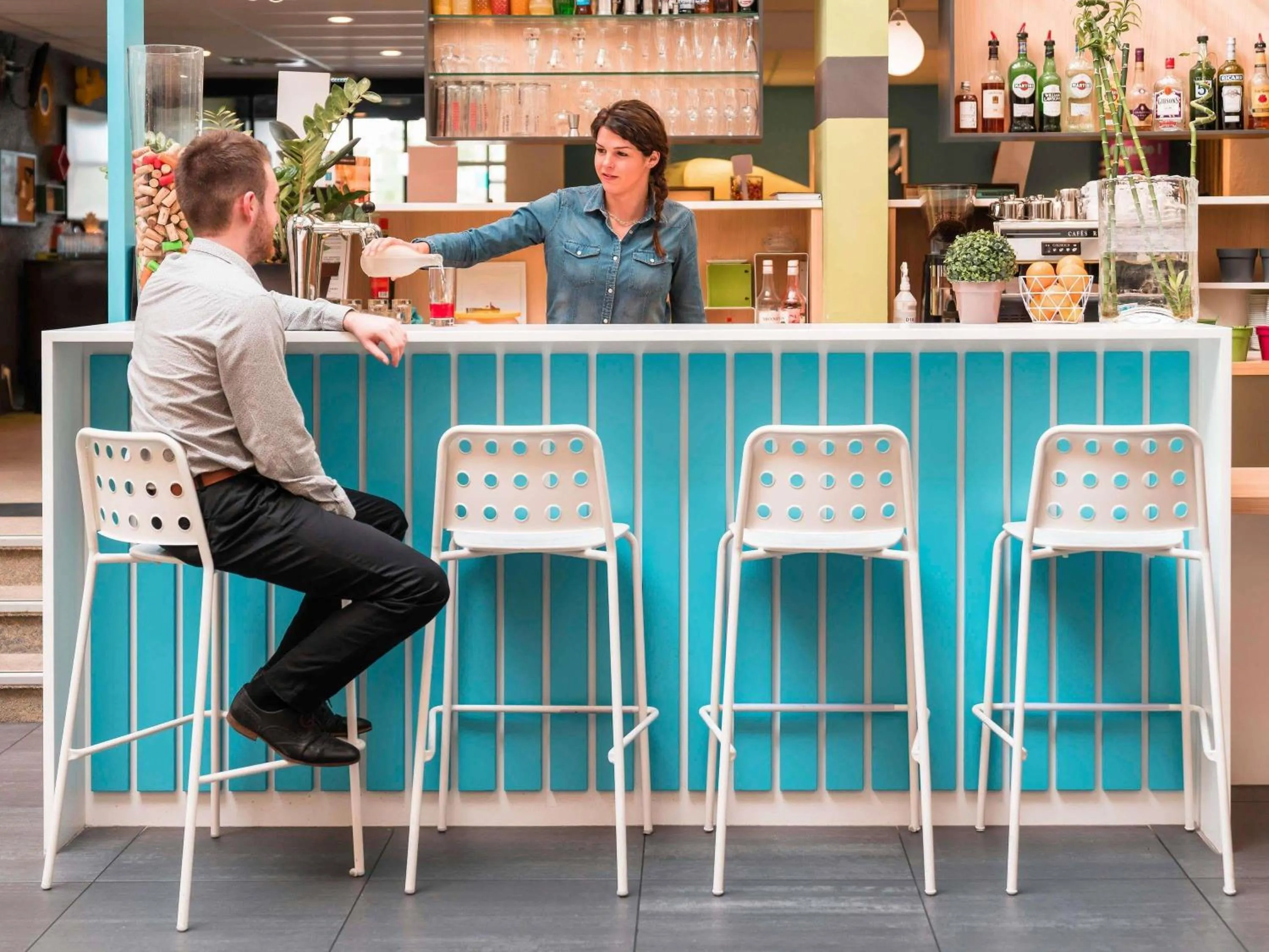 Lounge or bar in Ibis Styles Toulouse Labège