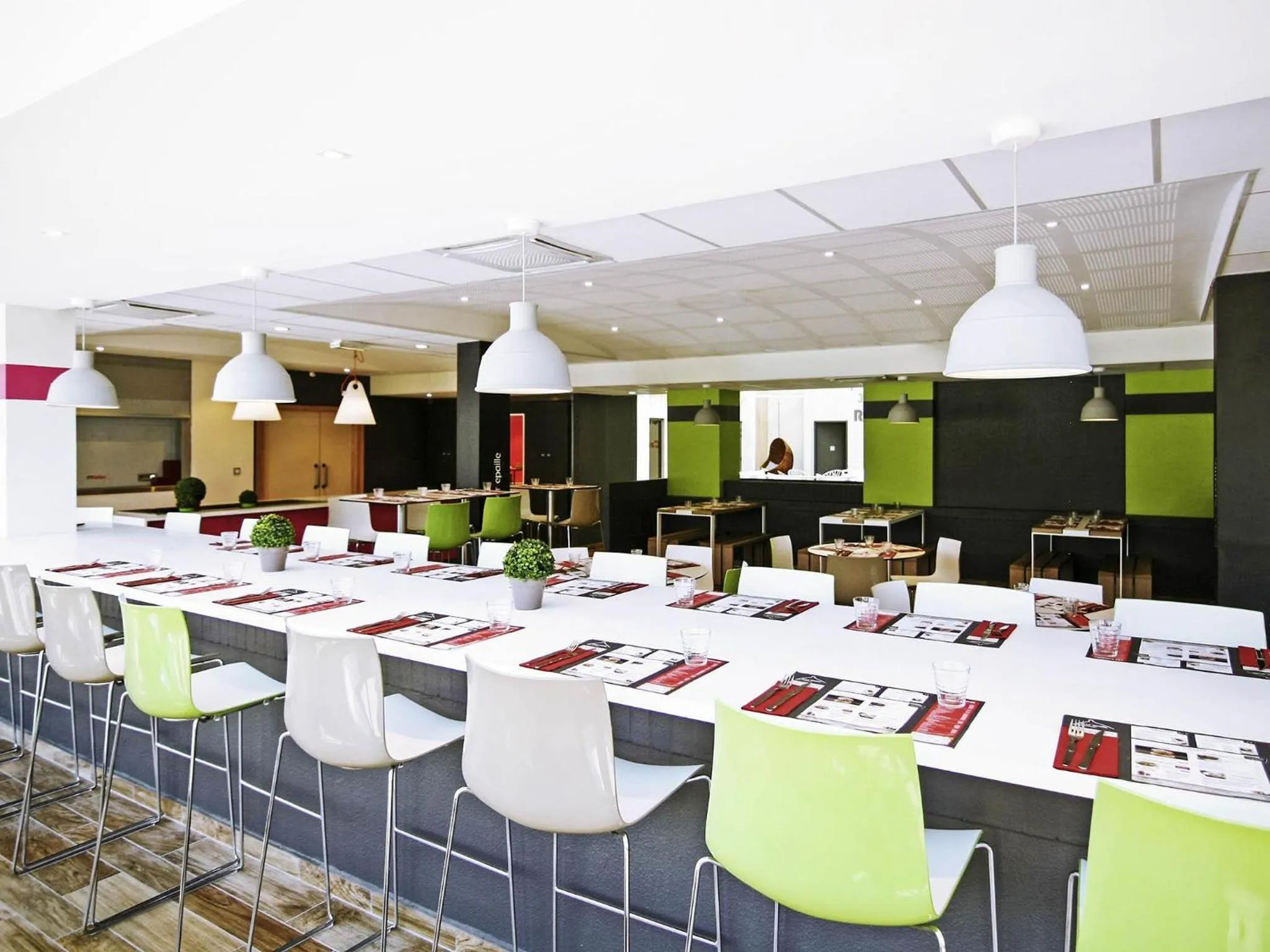Restaurant/places to eat in Ibis Styles Toulouse Labège