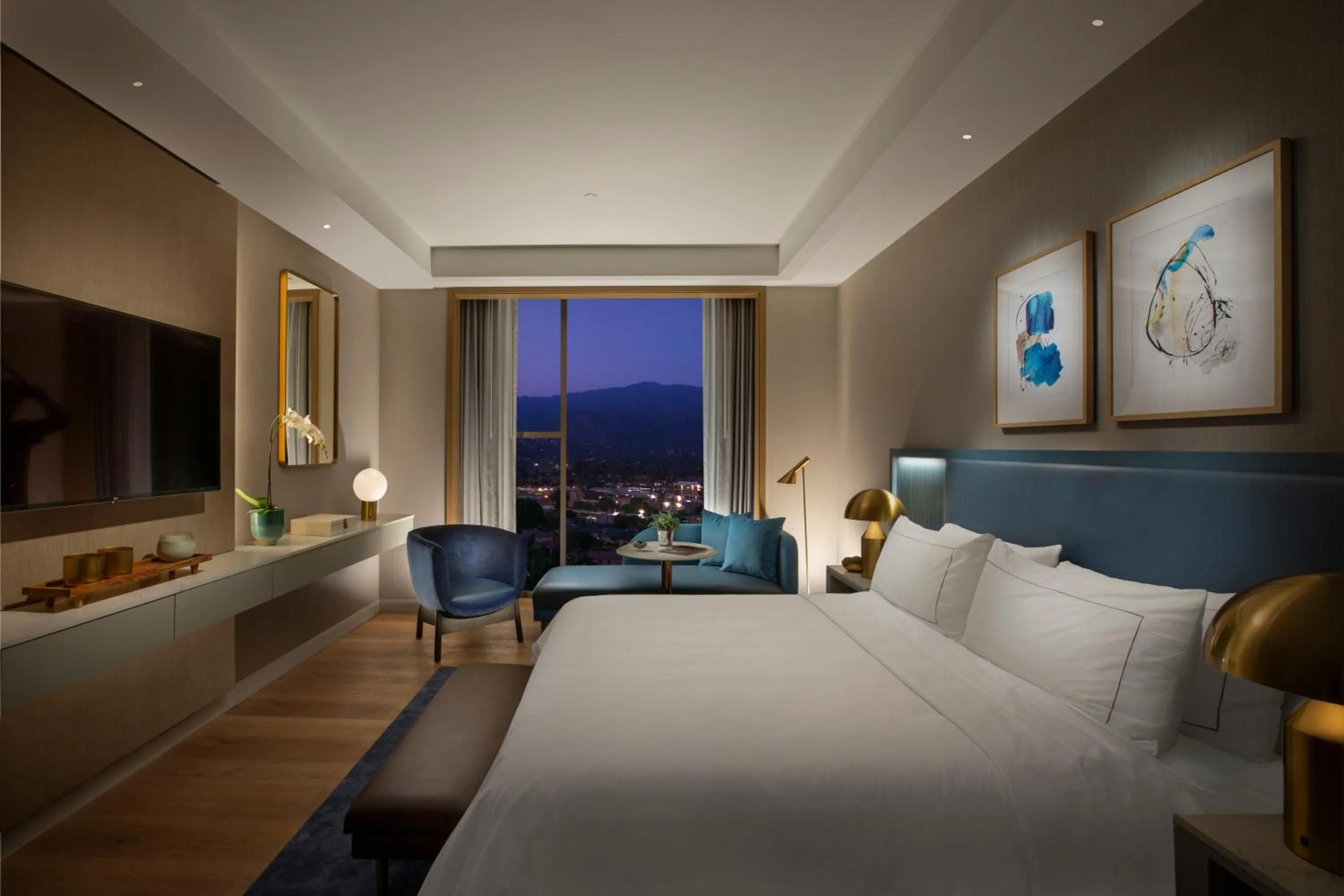 Bed in Hilton Arcadia Los Angeles