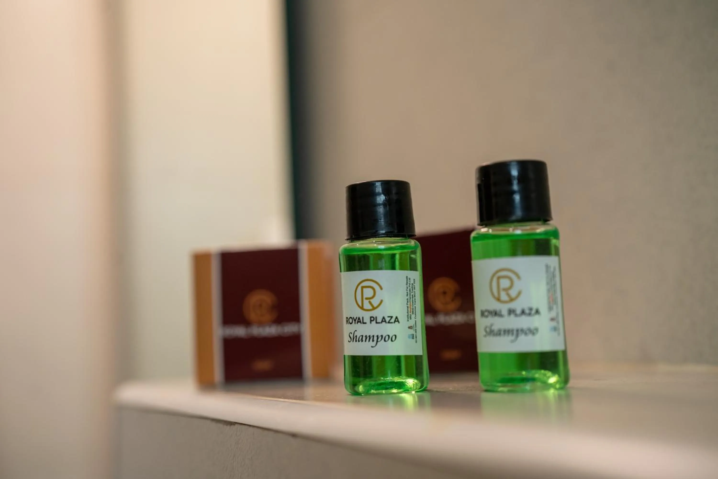 Bathroom in Royal Plaza Glitz Inn