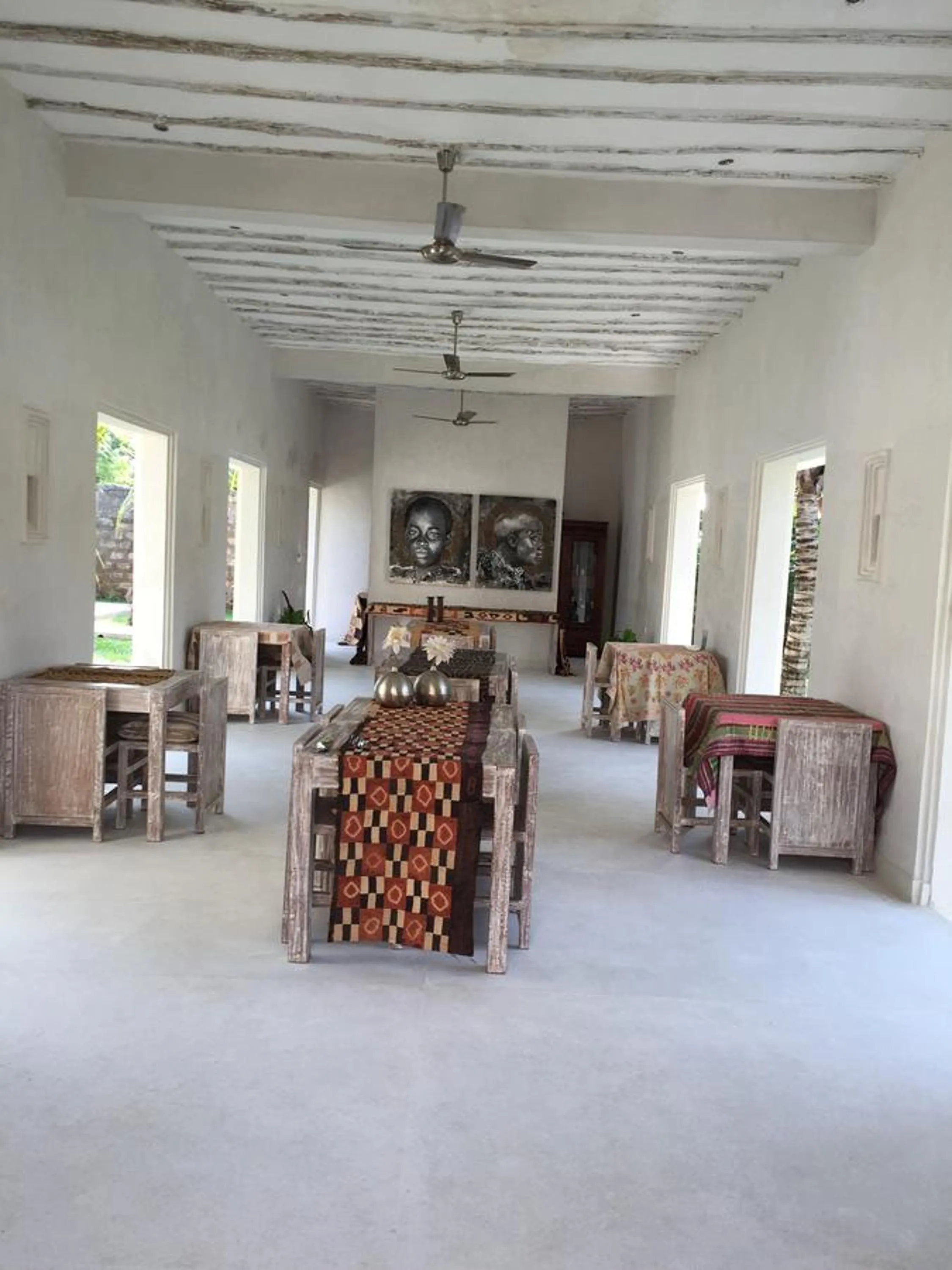 Restaurant/places to eat in The Villa Luxury Suites Hotel