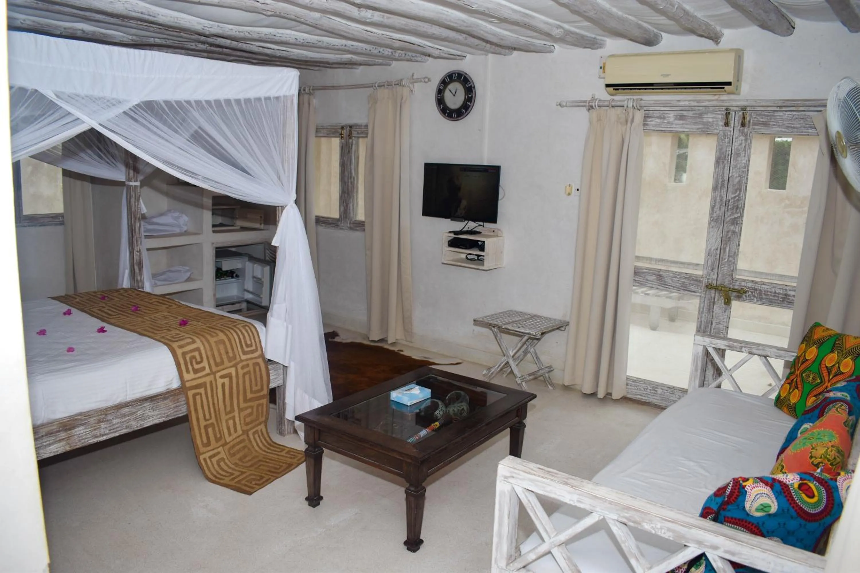 TV and multimedia, Bed in The Villa Luxury Suites Hotel