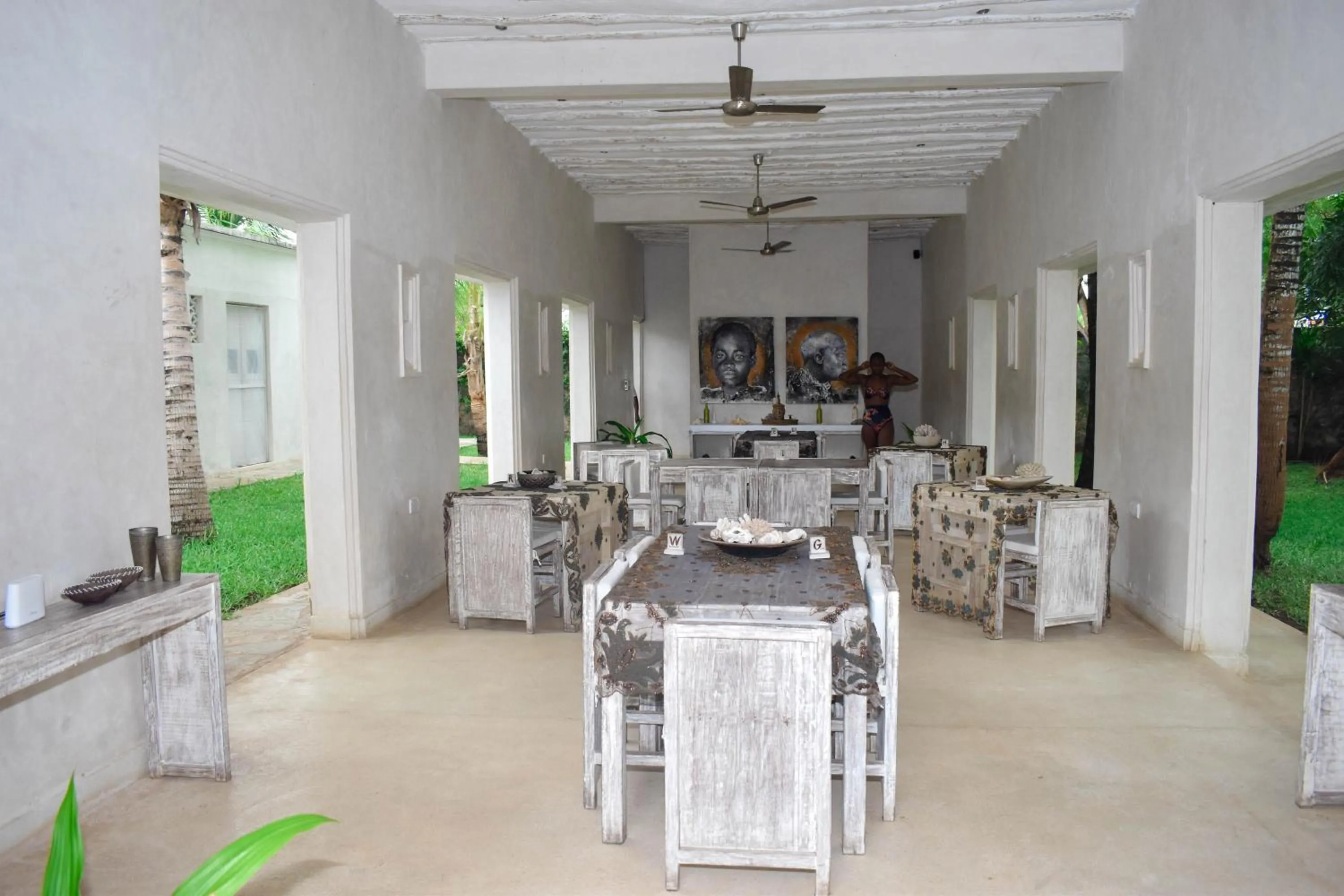 Restaurant/places to eat in The Villa Luxury Suites Hotel