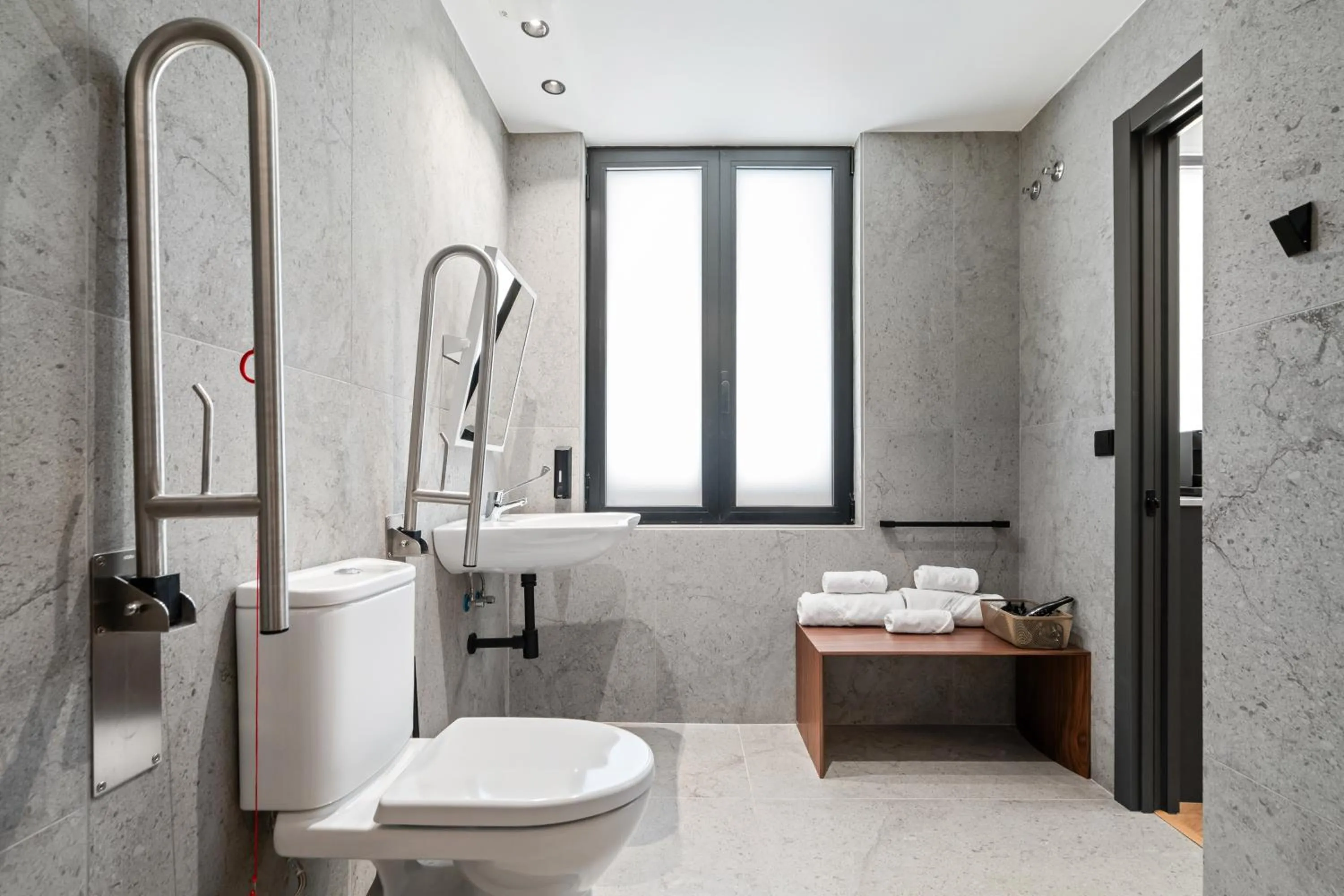 Shower in Pacifico Suites near Retiro