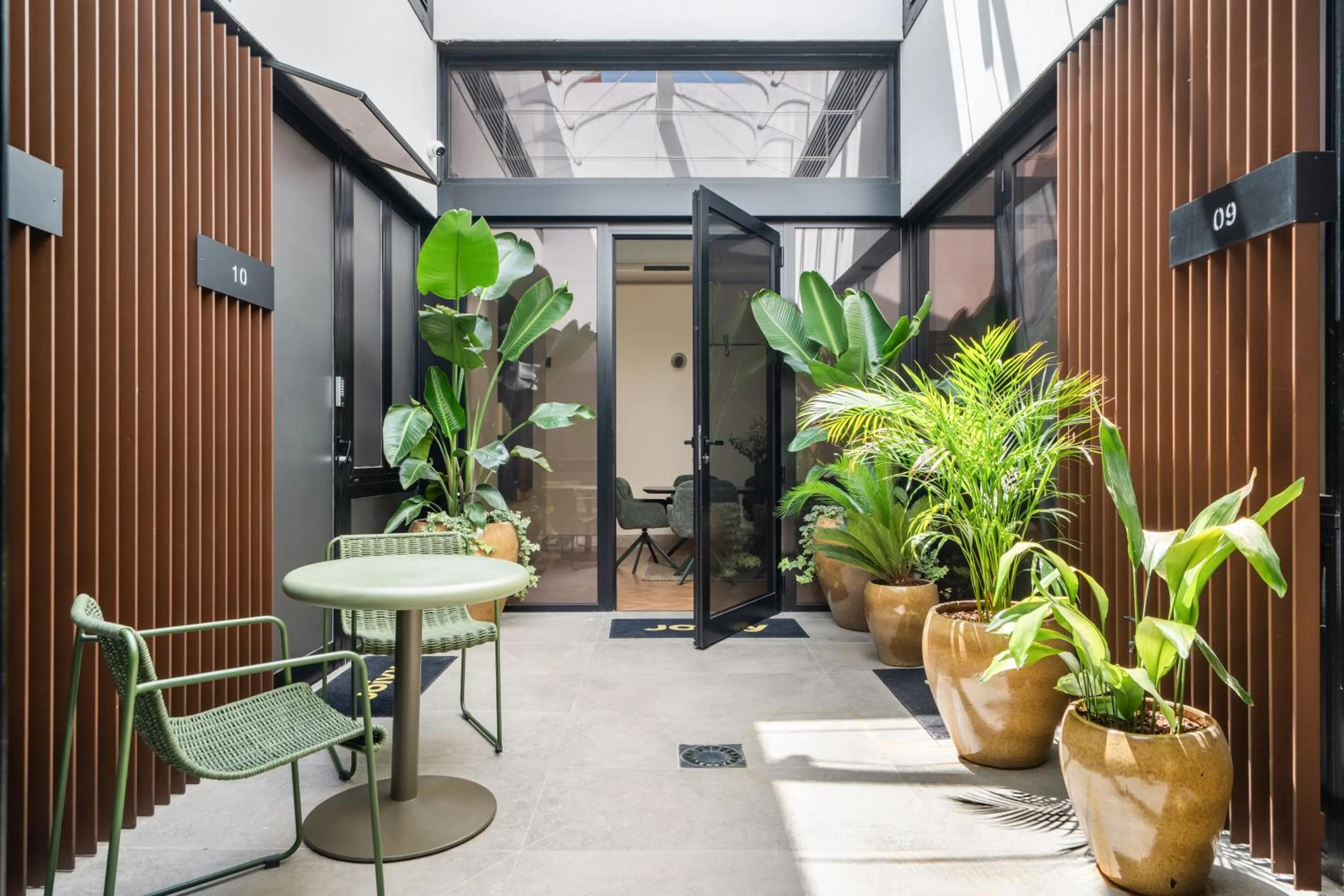 Patio in Pacifico Suites near Retiro