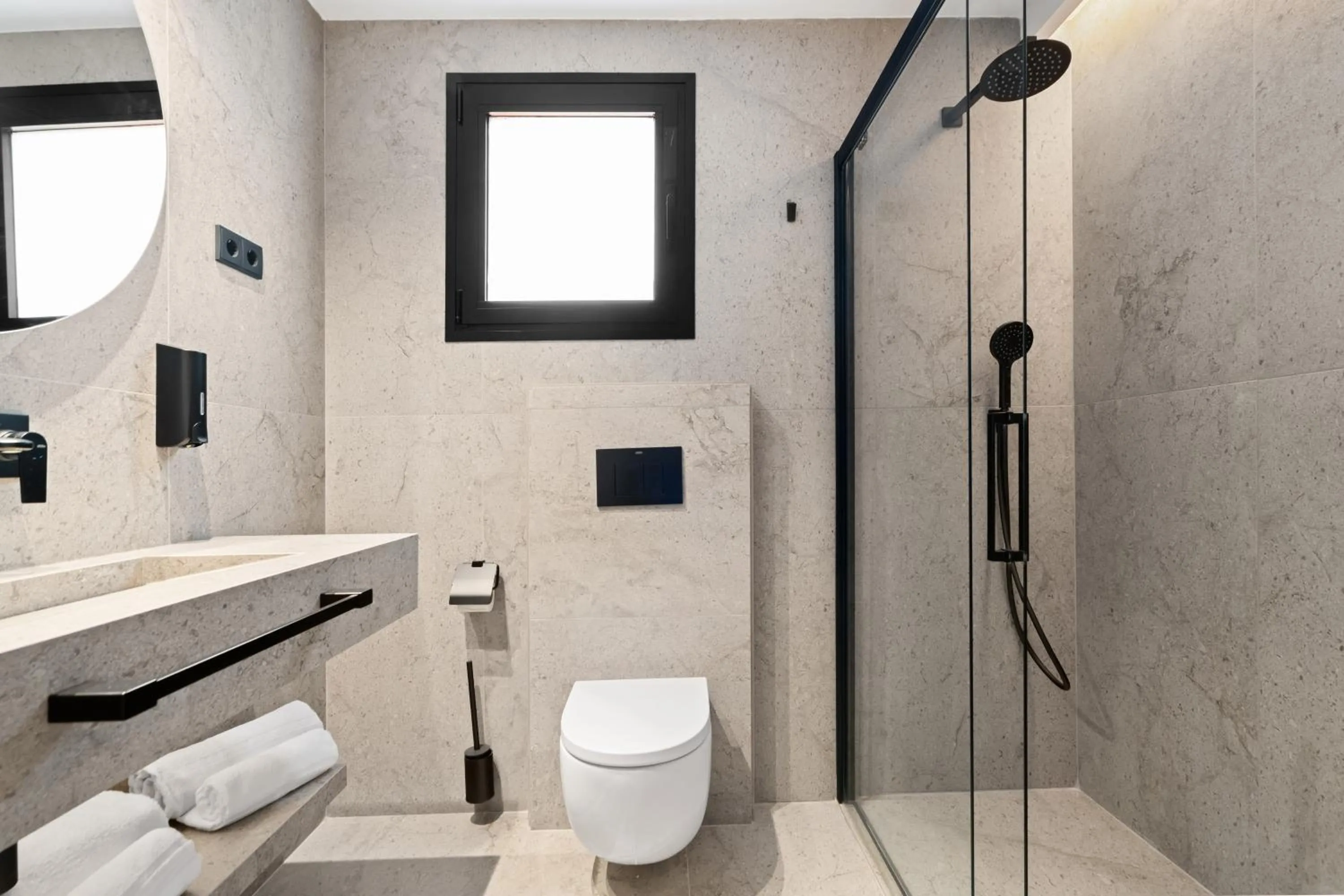 Shower in Pacifico Suites near Retiro