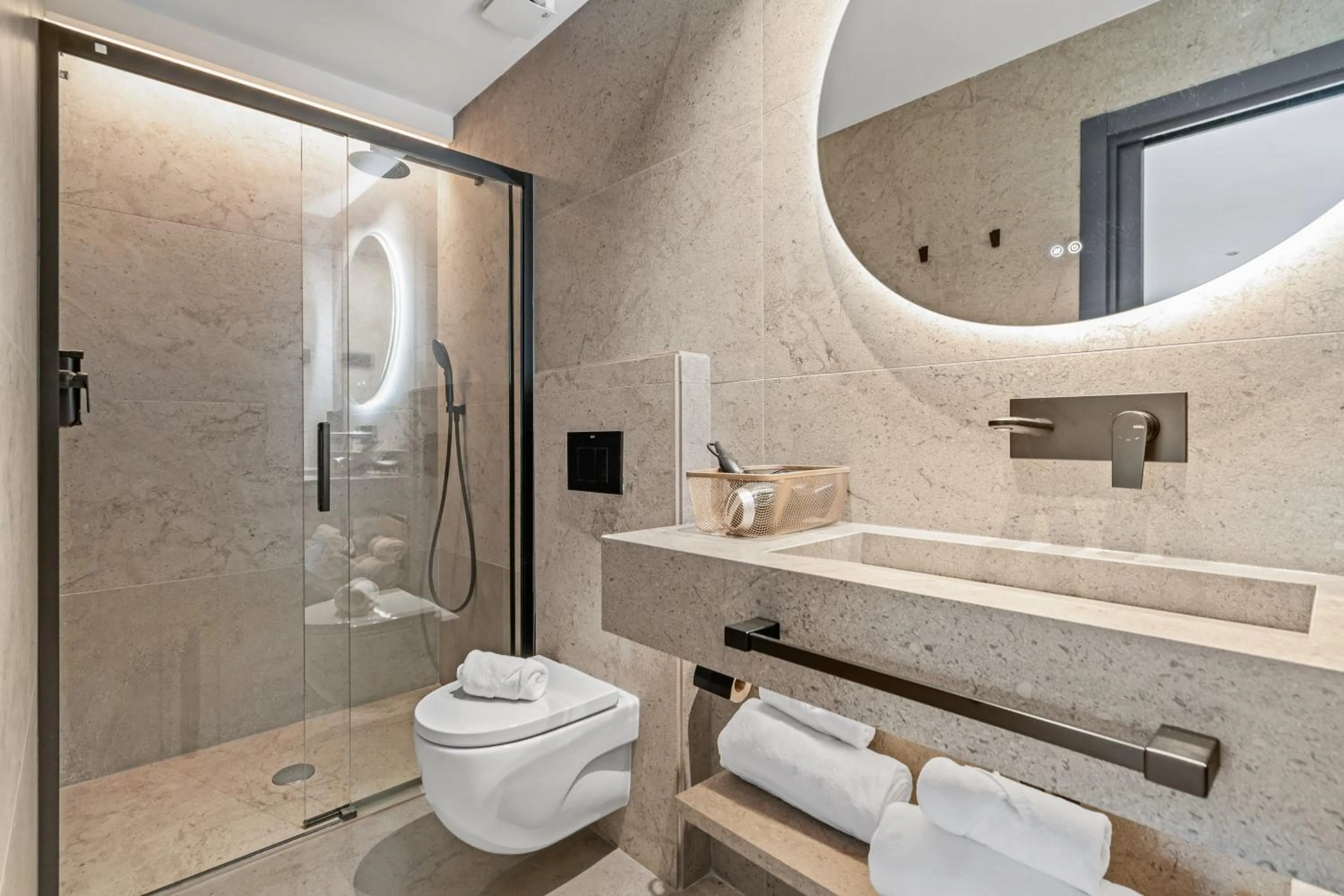 Shower in Pacifico Suites near Retiro