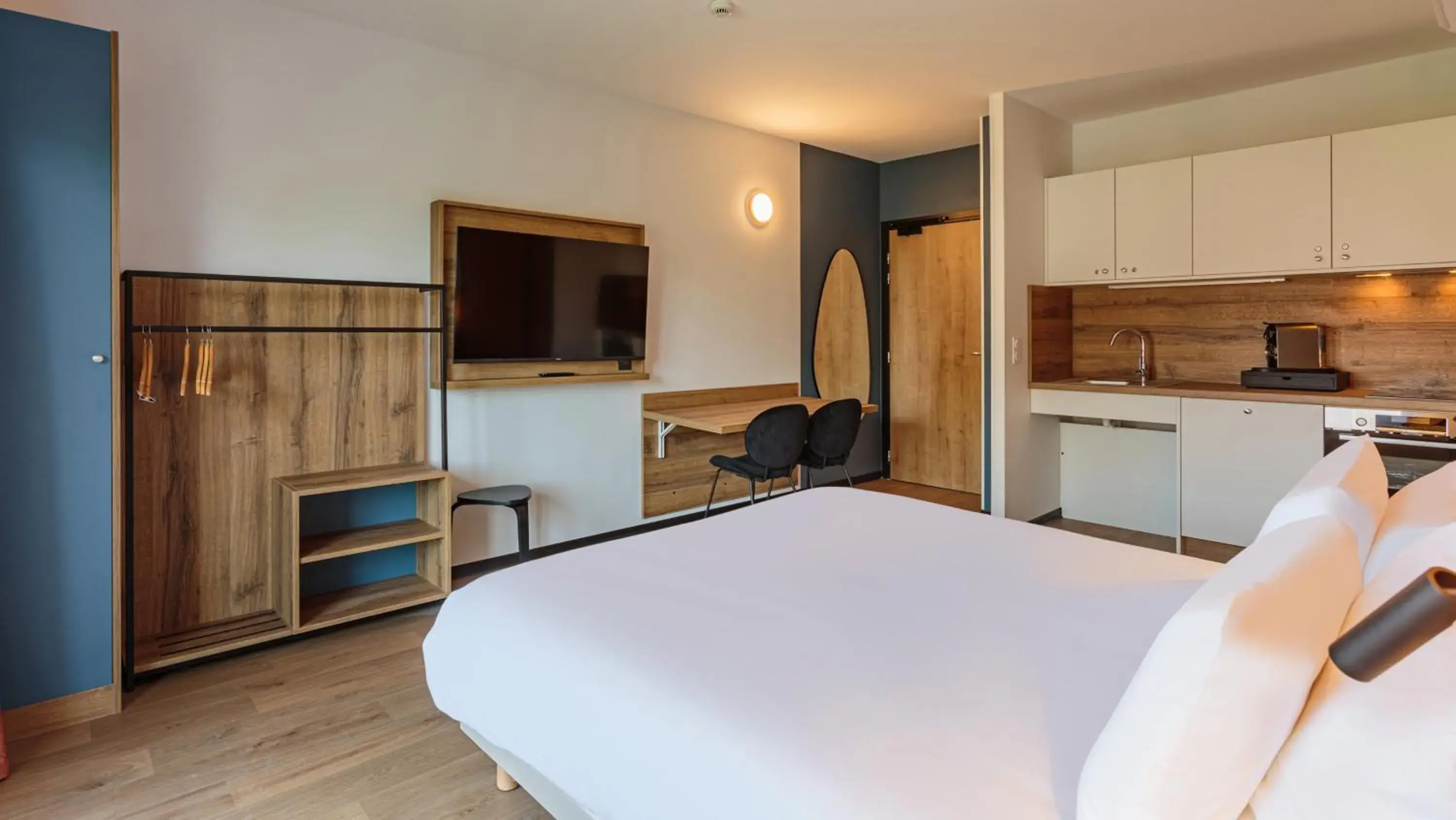 Superior Family Room - 1 Double Bed 2 Single Beds in KYRIAD DAX - Saint Paul lès Dax Superior Family Room - 1 Double Bed 2 Single Beds in KYRIAD DAX - Saint Paul lès Dax