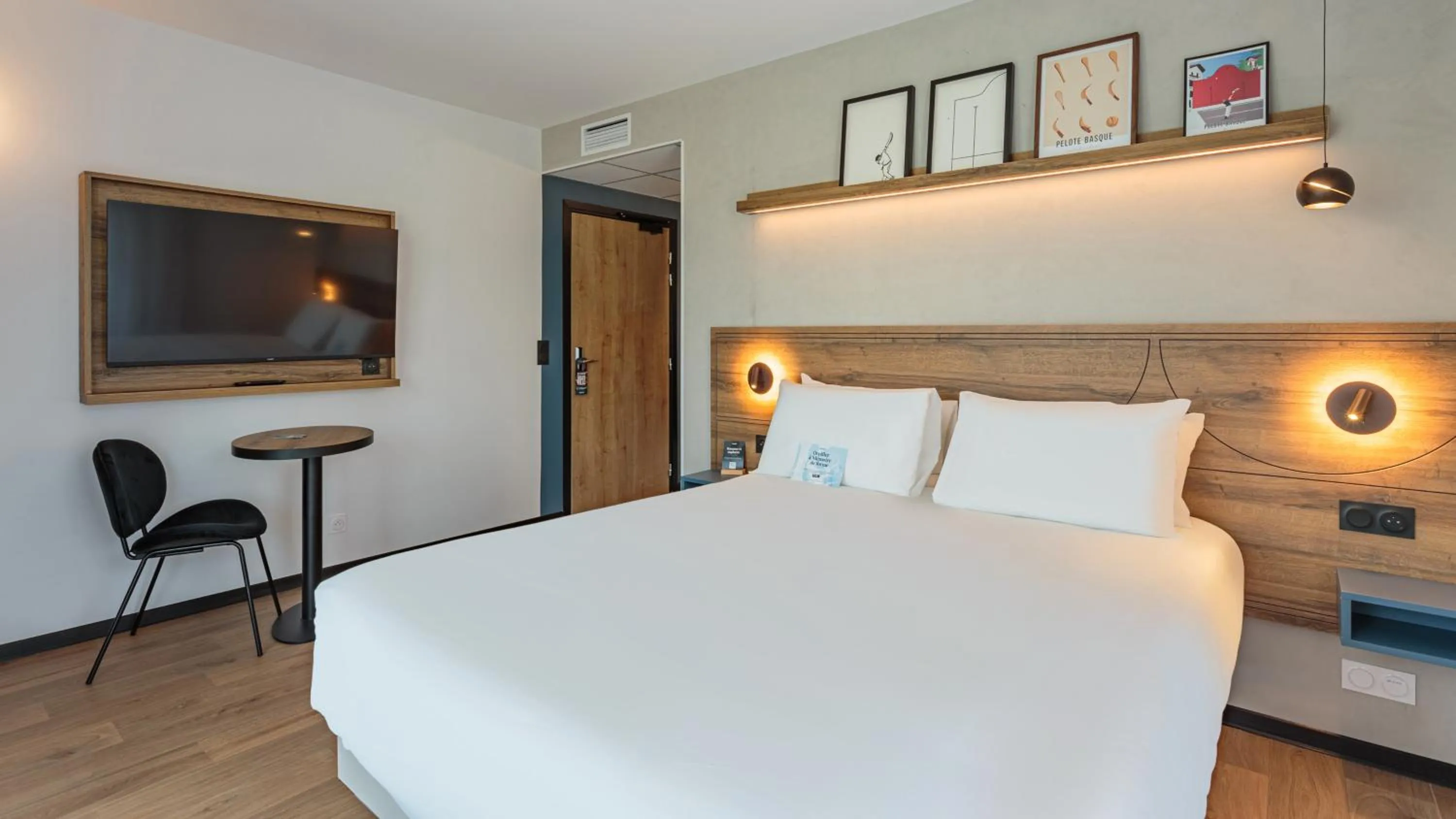 TV and multimedia, Bed in KYRIAD DAX - Saint Paul lès Dax