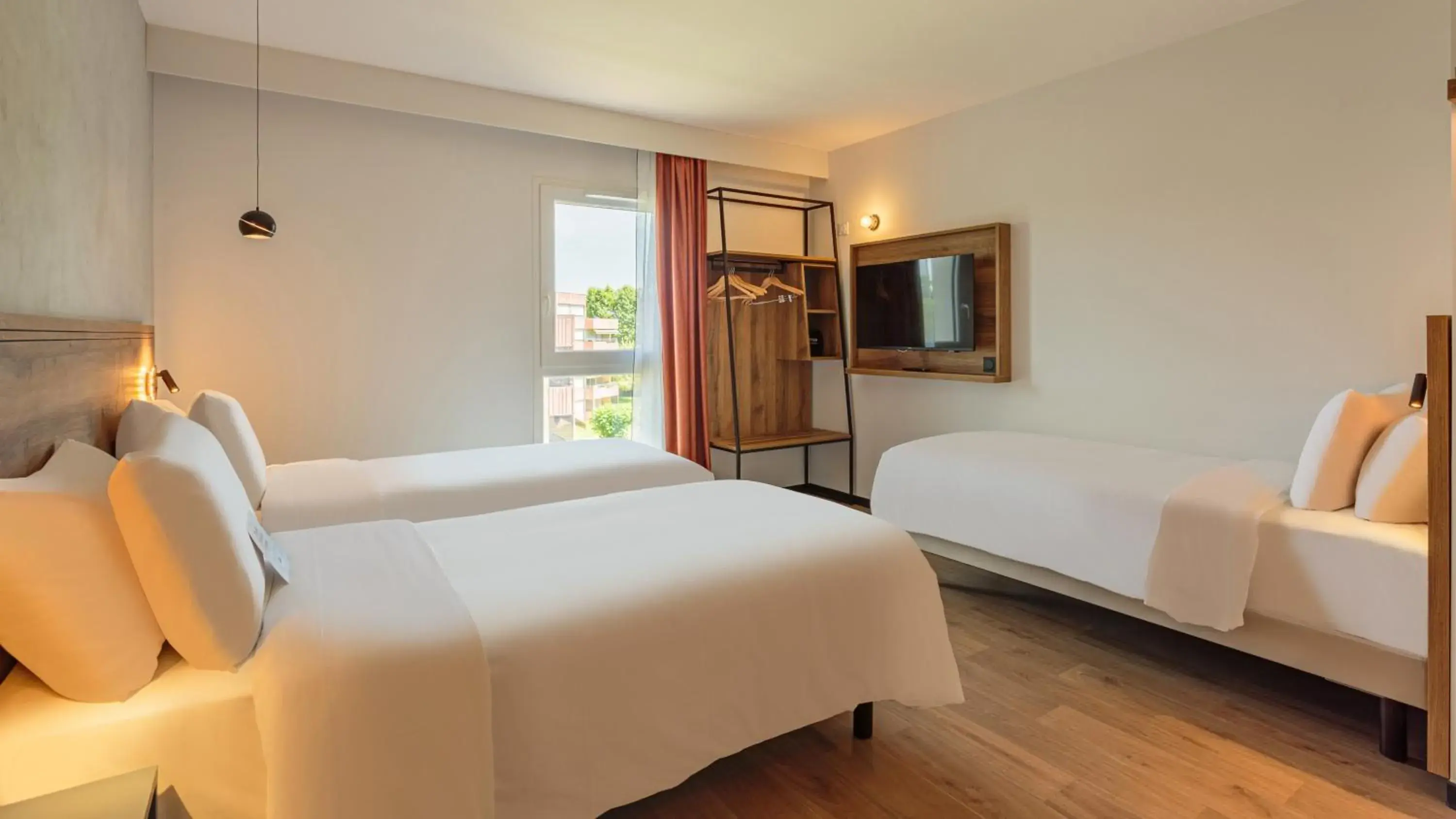 Triple Room in KYRIAD DAX - Saint Paul lès Dax Triple Room in KYRIAD DAX - Saint Paul lès Dax