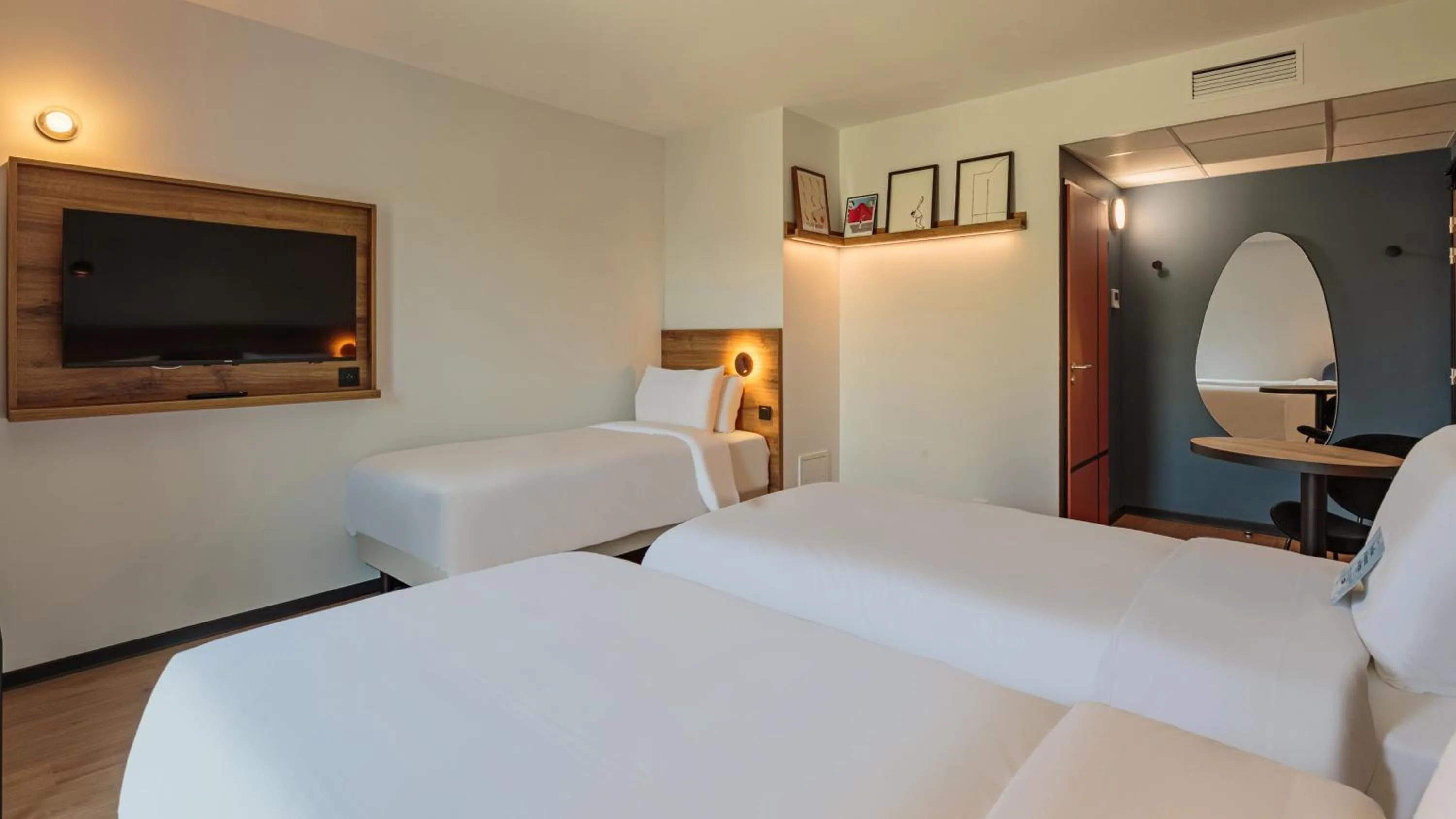 Photo of the whole room, Bed in KYRIAD DAX - Saint Paul lès Dax