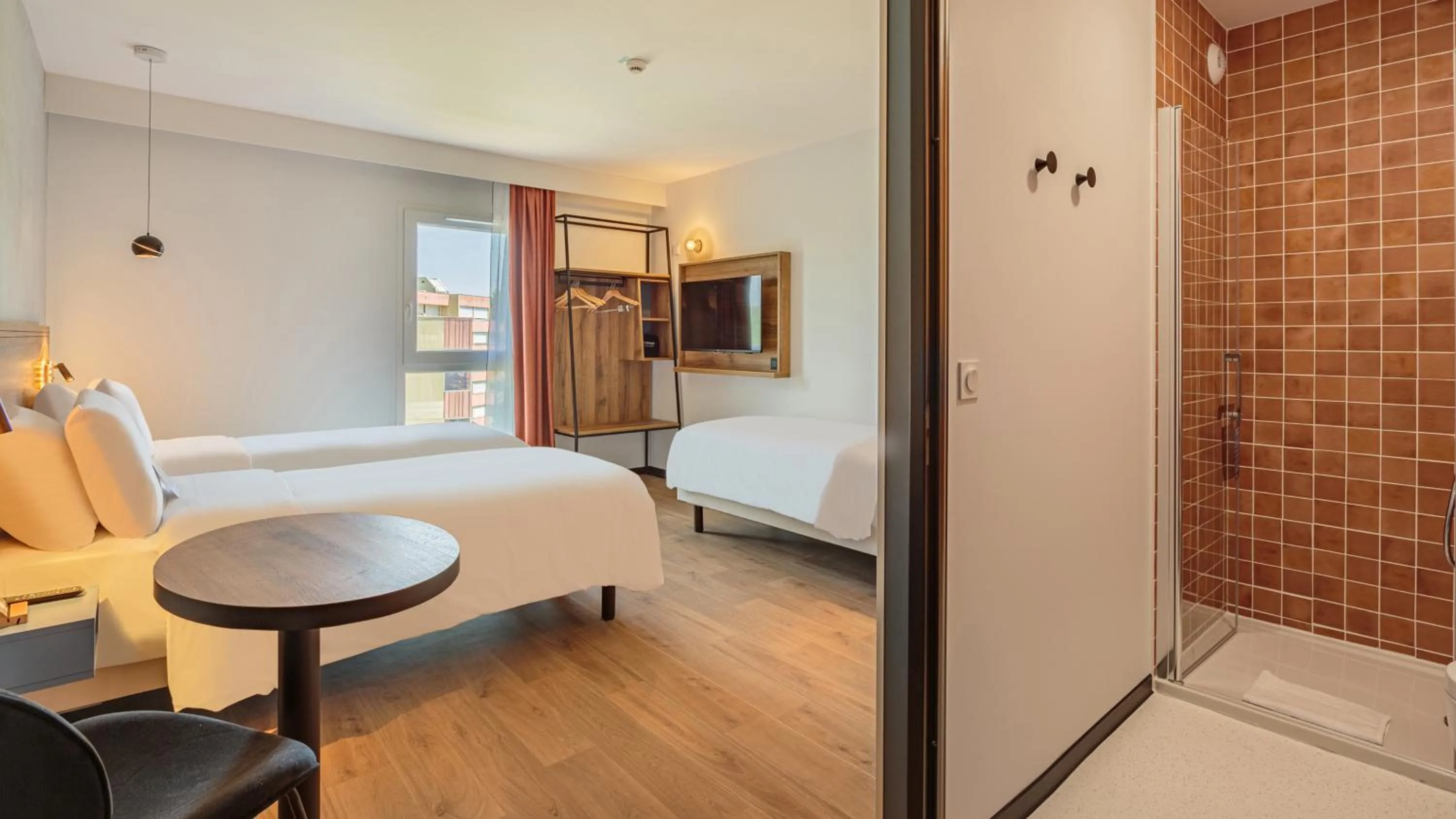 Bathroom, Bed in KYRIAD DAX - Saint Paul lès Dax