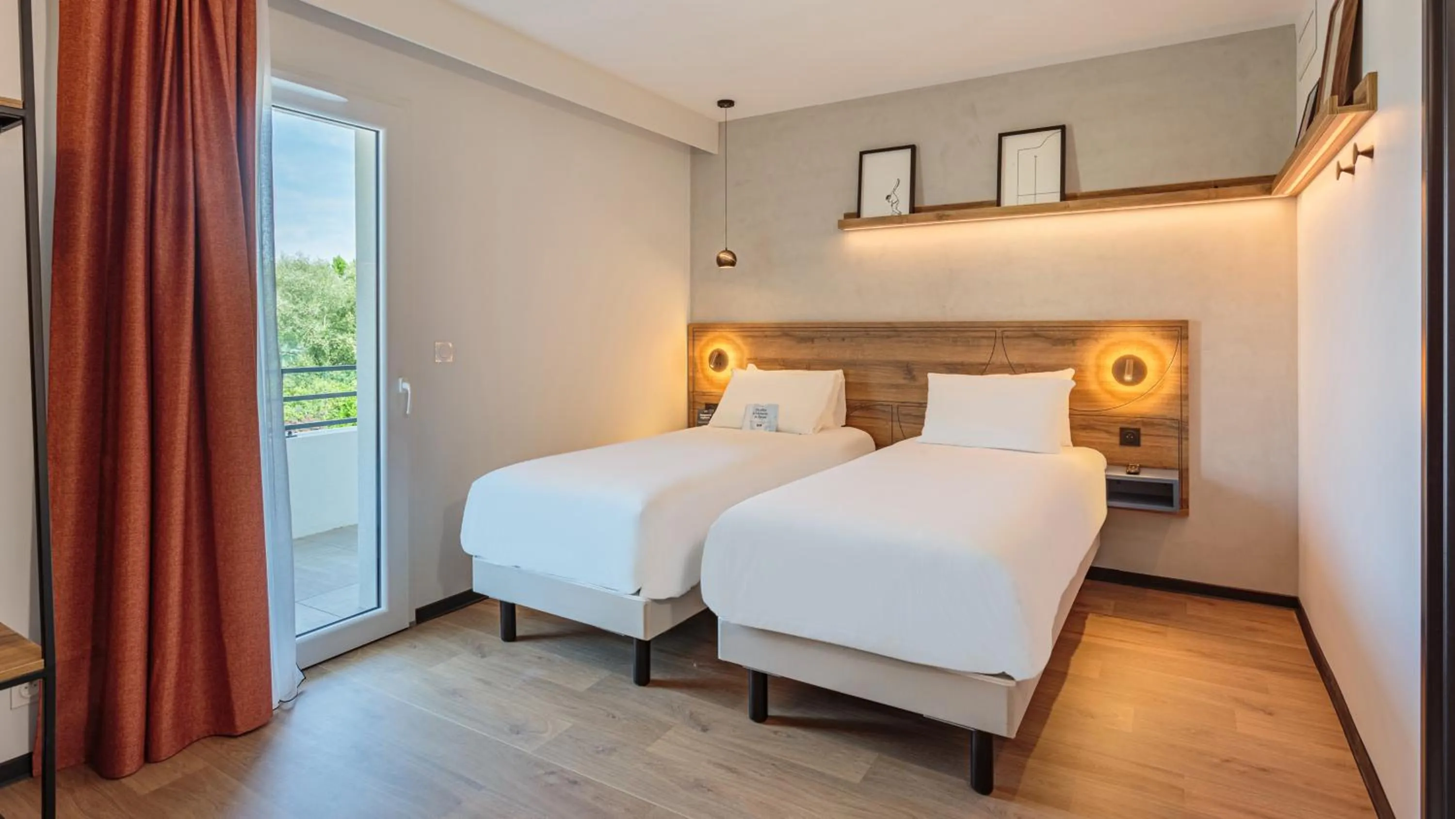 Balcony/Terrace, Bed in KYRIAD DAX - Saint Paul lès Dax