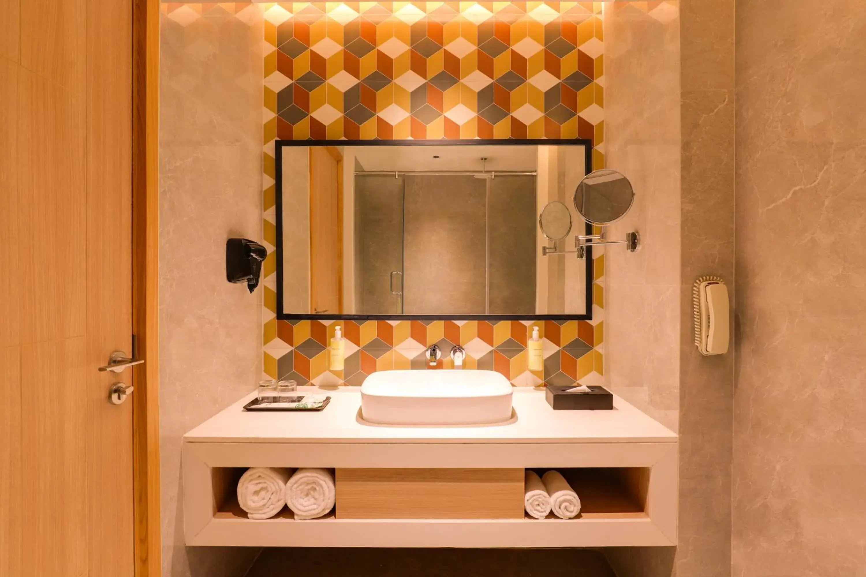 Double Room in Lemon Tree Hotel, Chandausi Double Room in Lemon Tree Hotel, Chandausi