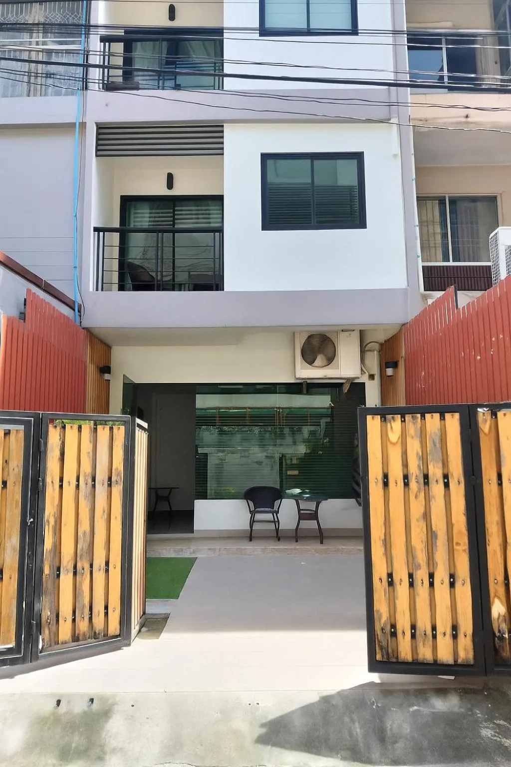 Property building in XX Yon INN Sukhumvit 4- BTS Nana