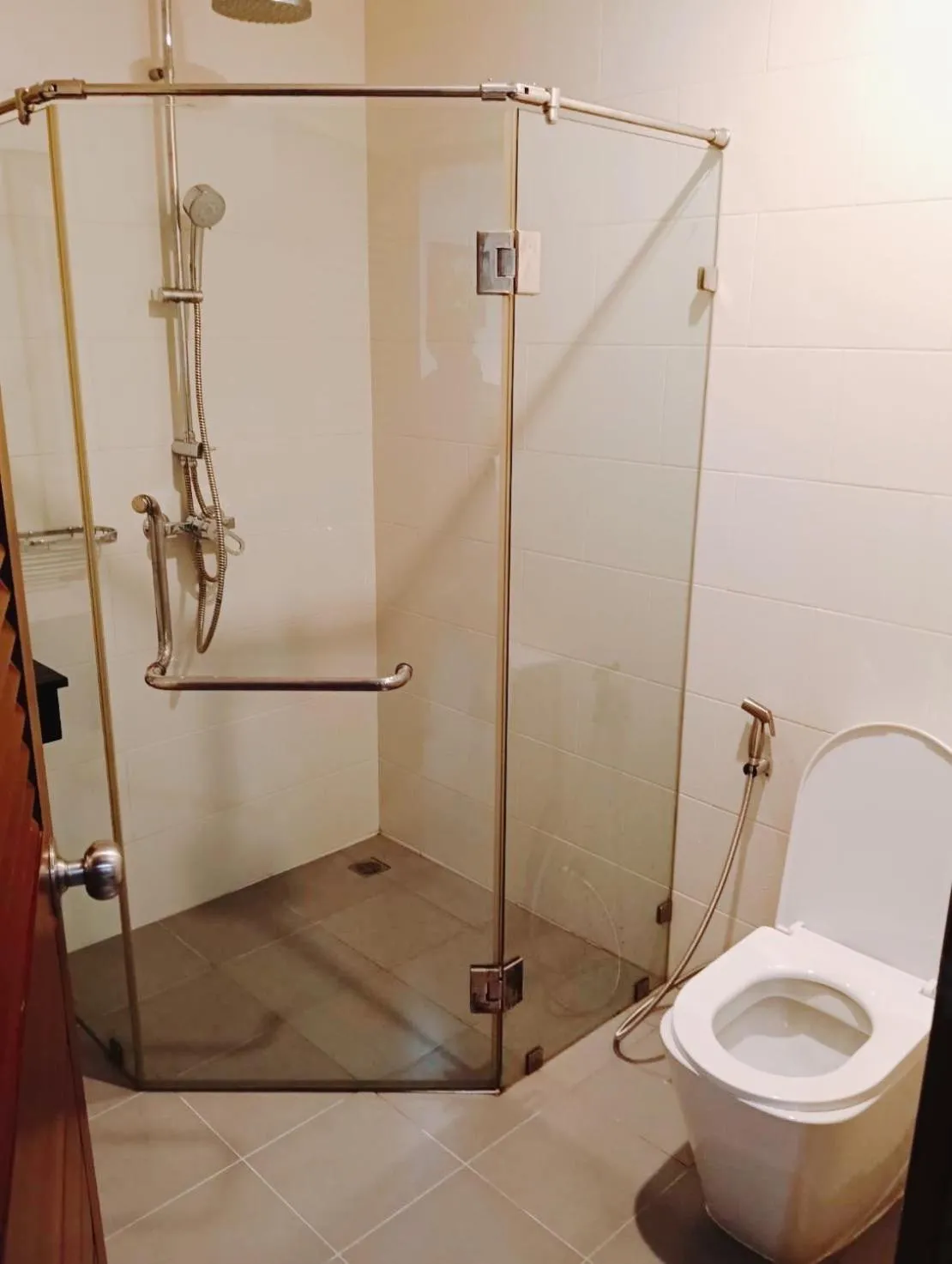 Toilet in XX Yon INN Sukhumvit 4- BTS Nana