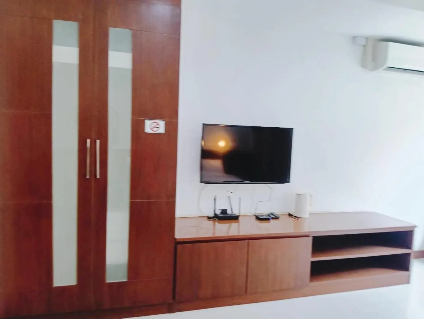Communal lounge/ TV room in XX Yon INN Sukhumvit 4- BTS Nana