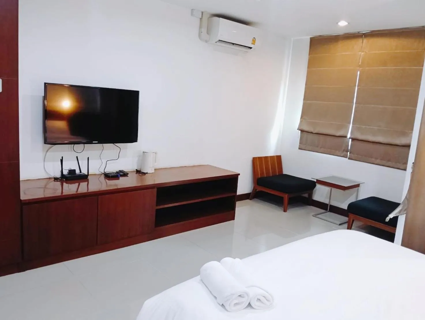 Photo of the whole room, Bed in XX Yon INN Sukhumvit 4- BTS Nana