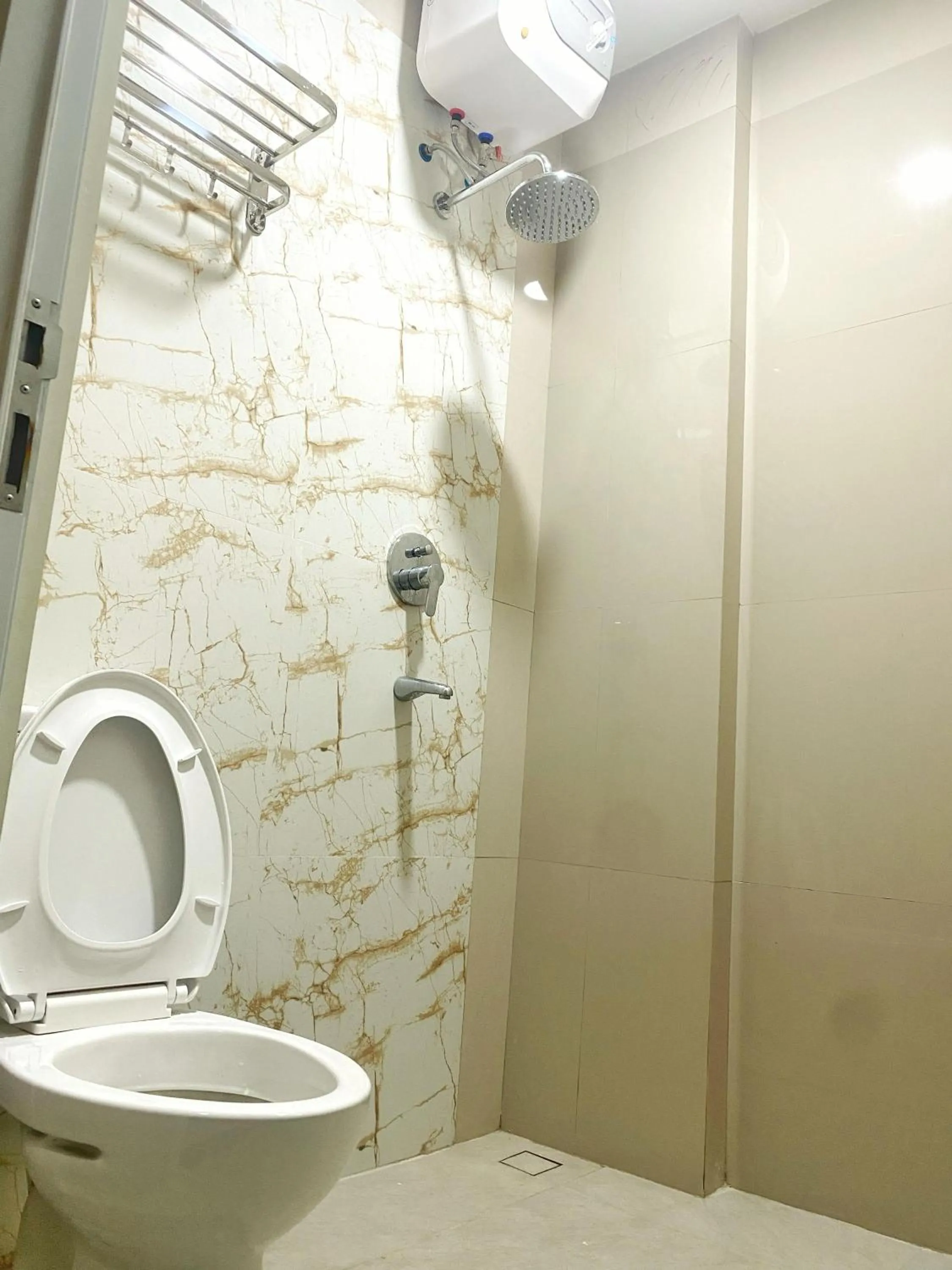 Shower in Nganjuk Family Guest House