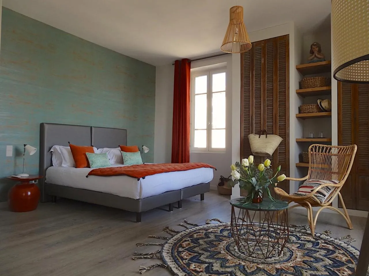 Photo of the whole room in La Cour Des Sens