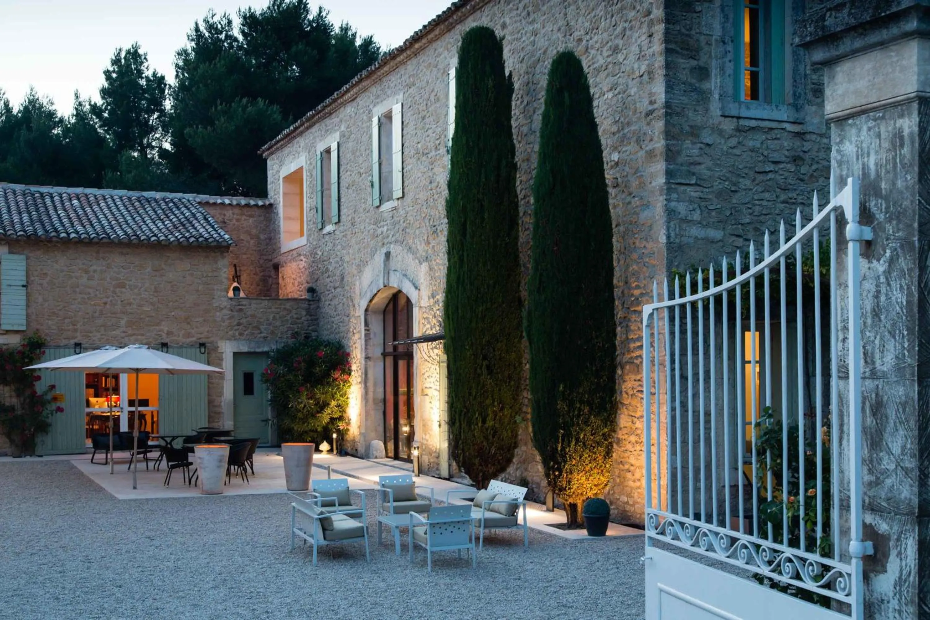 Facade/entrance in La Cour Des Sens