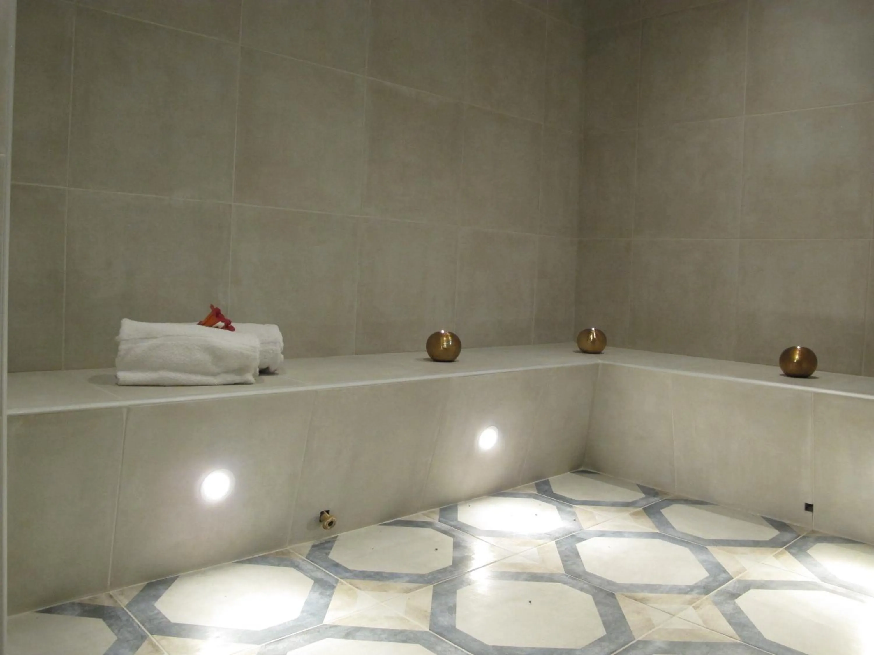 Steam room in La Cour Des Sens