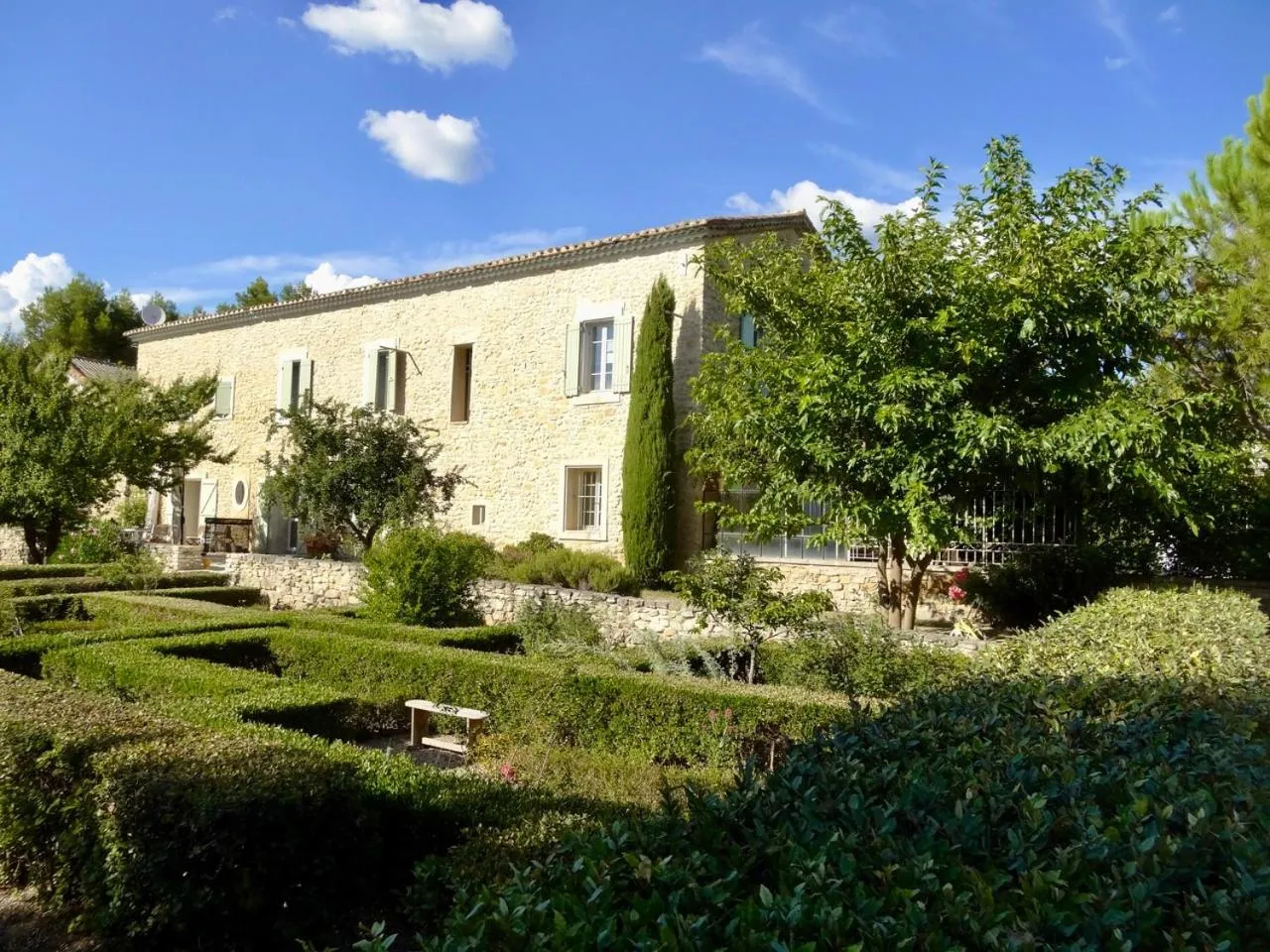 Property building in La Cour Des Sens