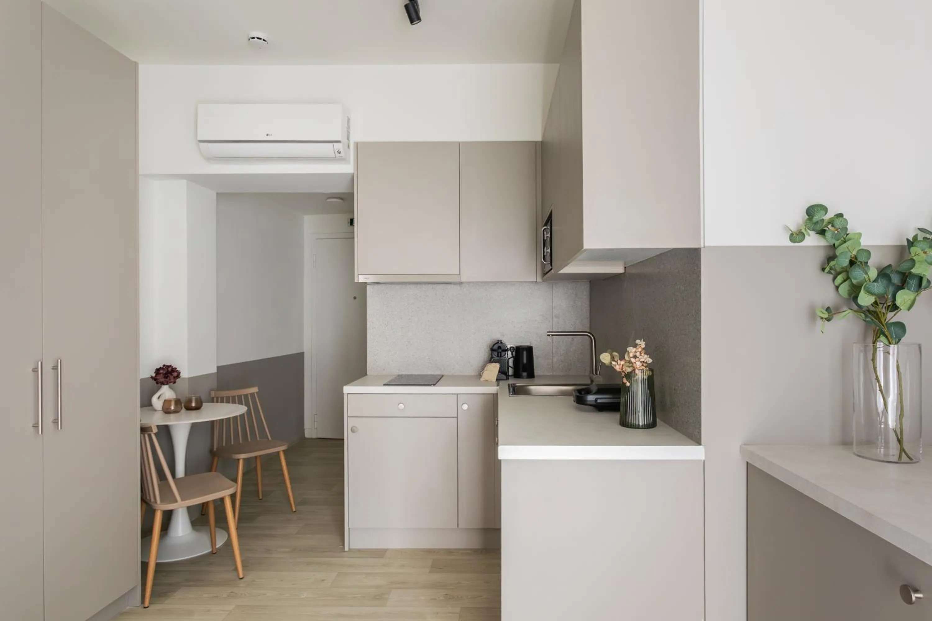 Coffee/tea facilities in Sol by Zoia Living