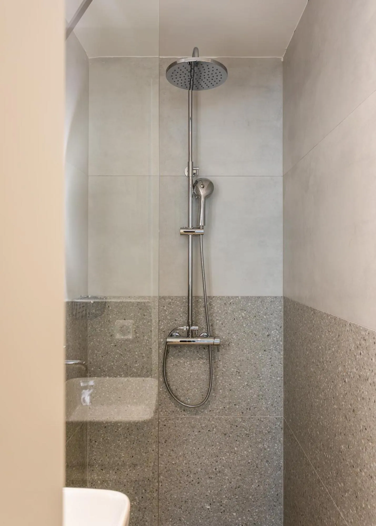 Shower in Sol by Zoia Living