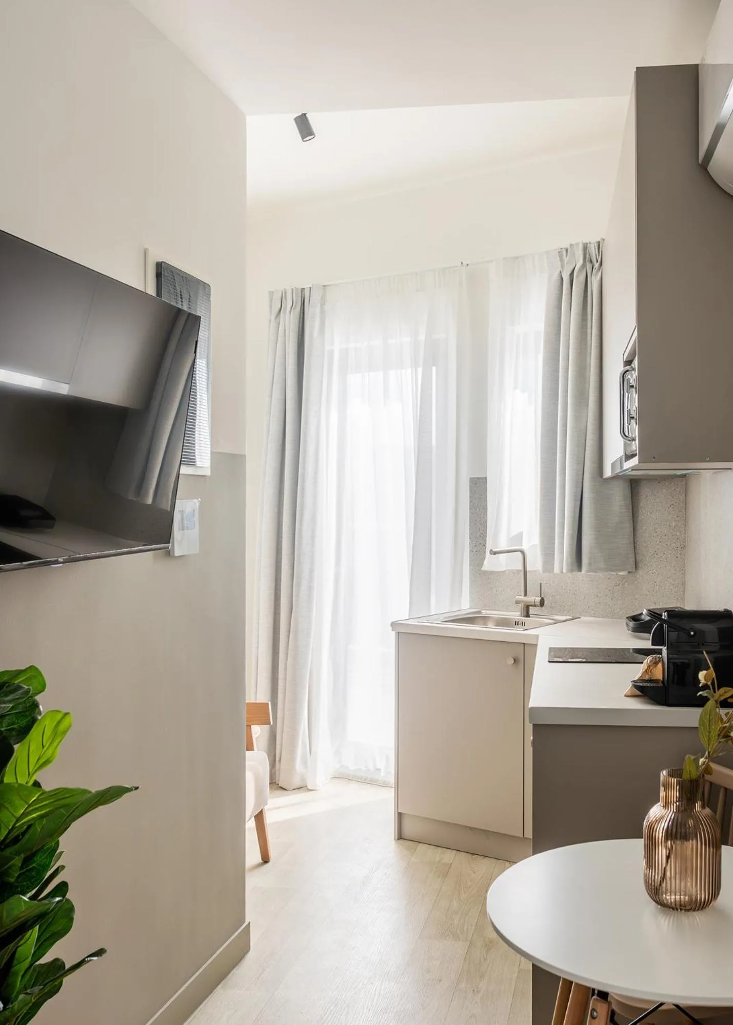 Kitchen or kitchenette in Sol by Zoia Living