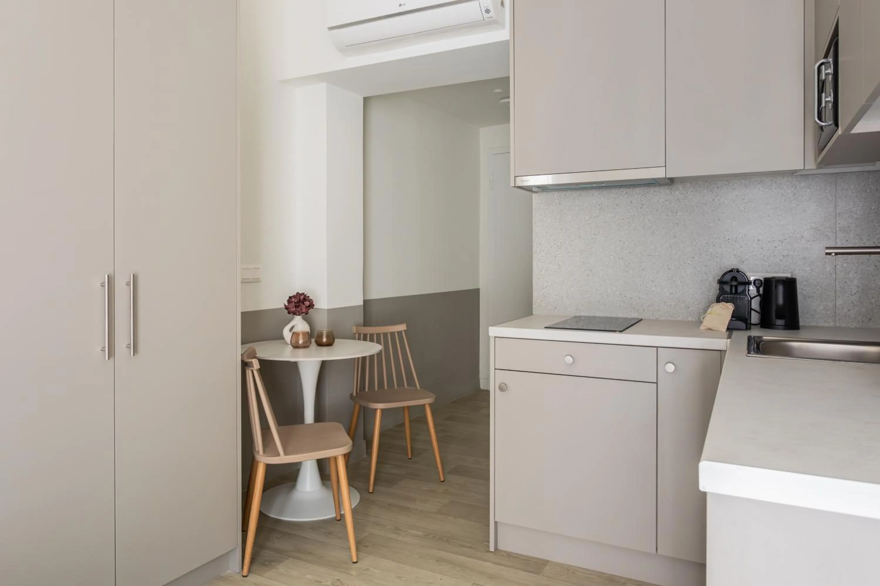 Coffee/tea facilities in Sol by Zoia Living