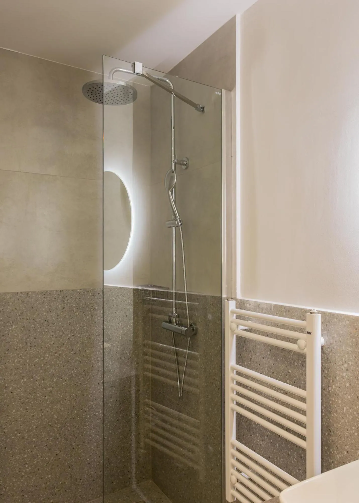 Shower in Sol by Zoia Living