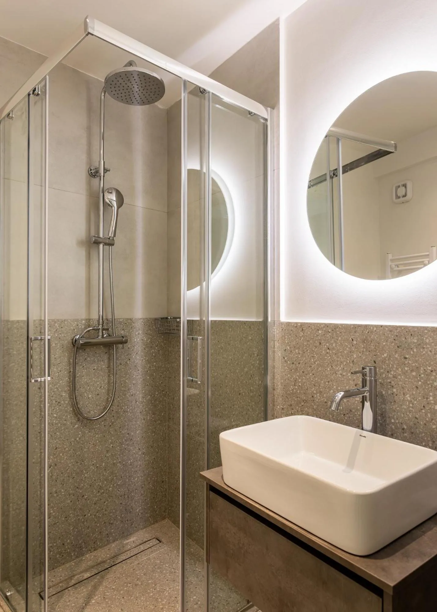 Shower in Sol by Zoia Living