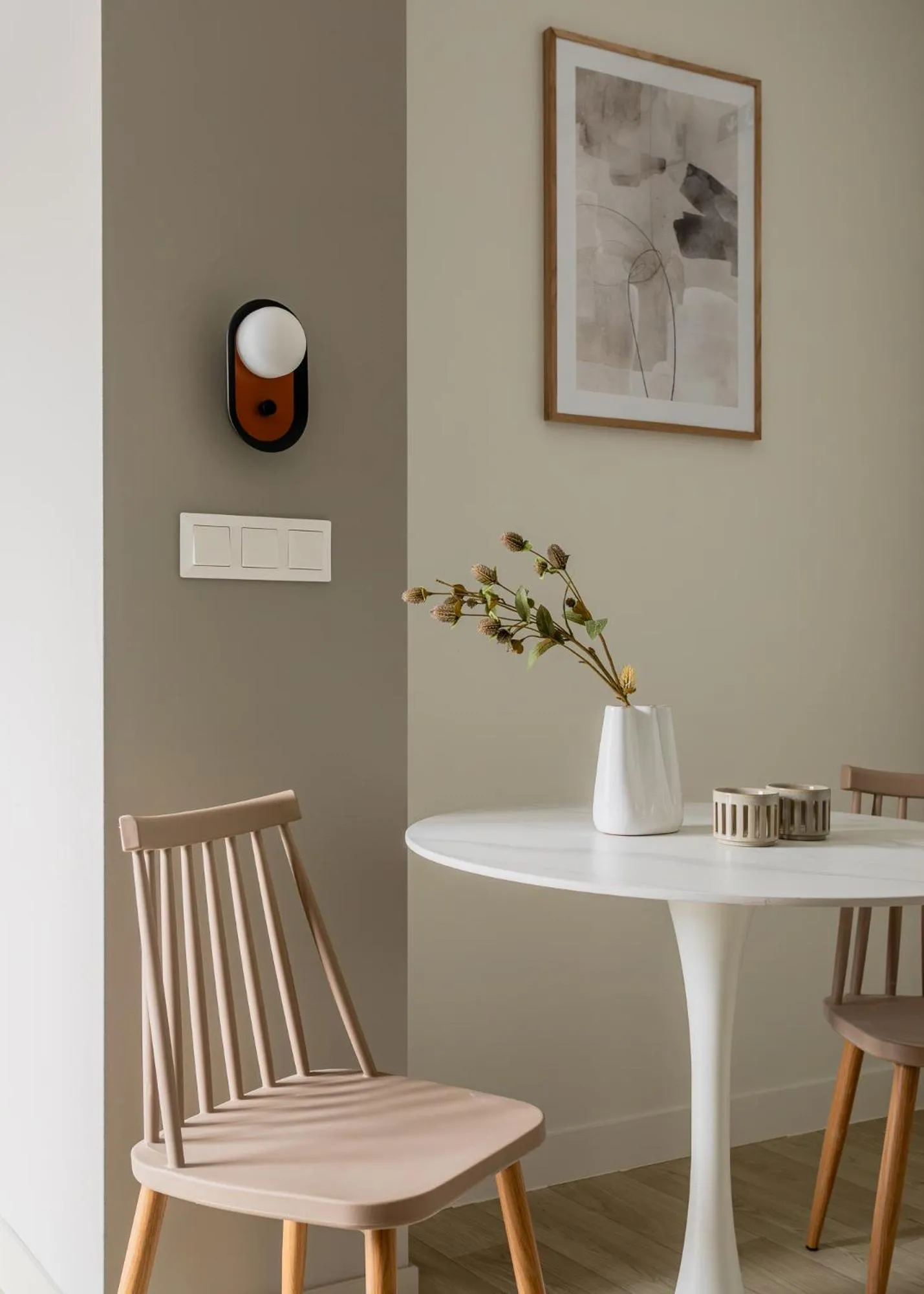 Dining area in Sol by Zoia Living