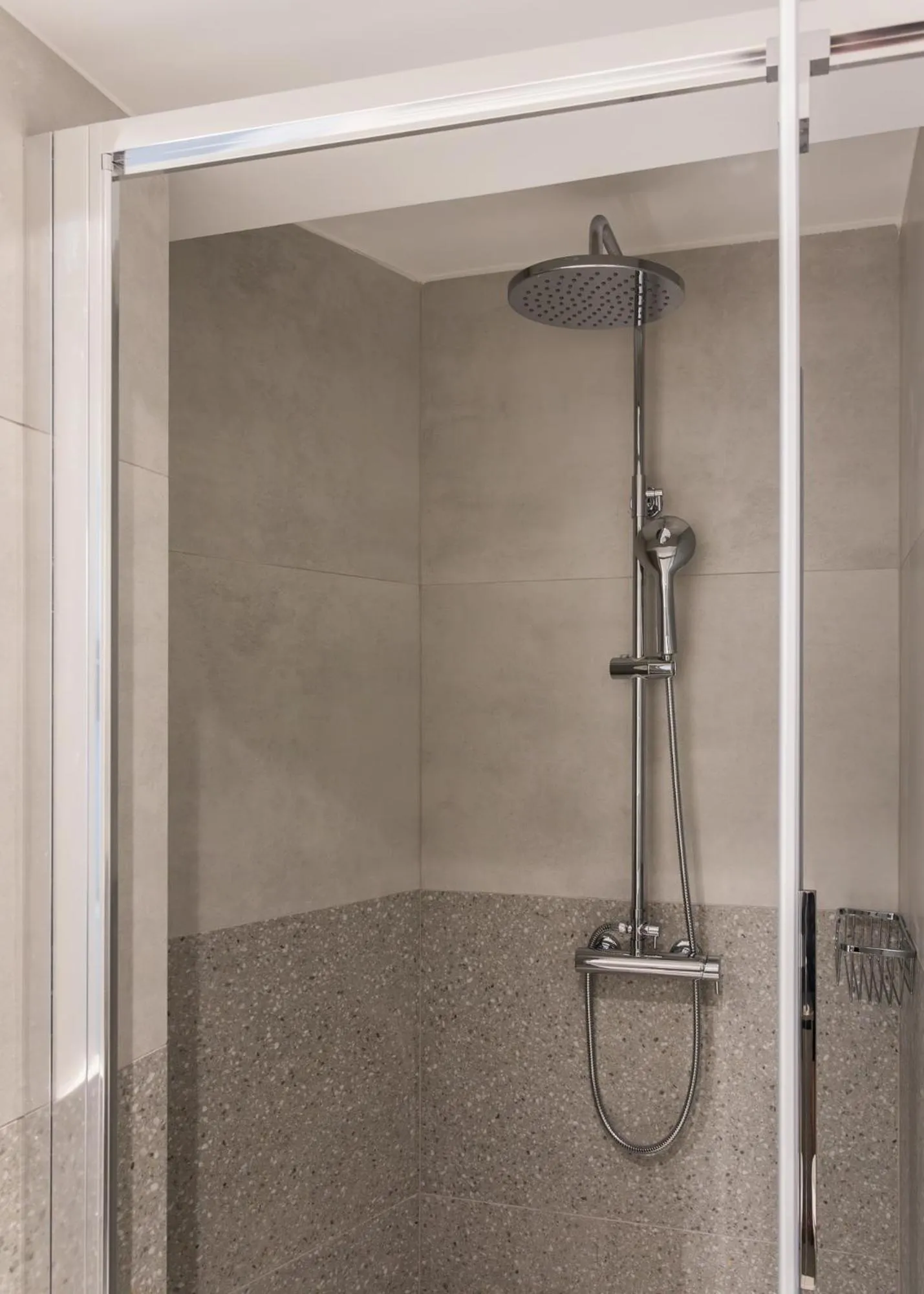 Shower in Sol by Zoia Living