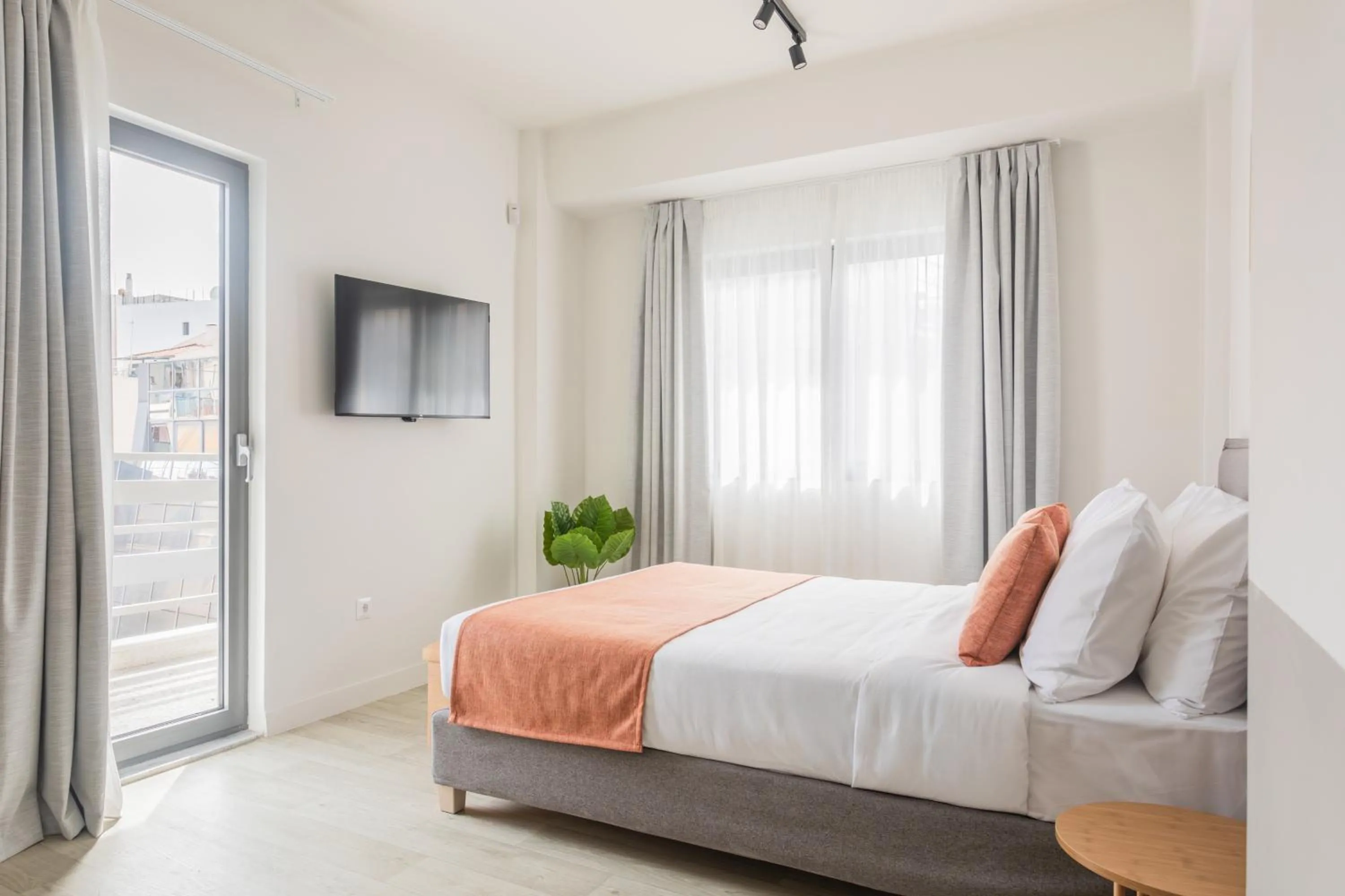 Bed in Sol by Zoia Living